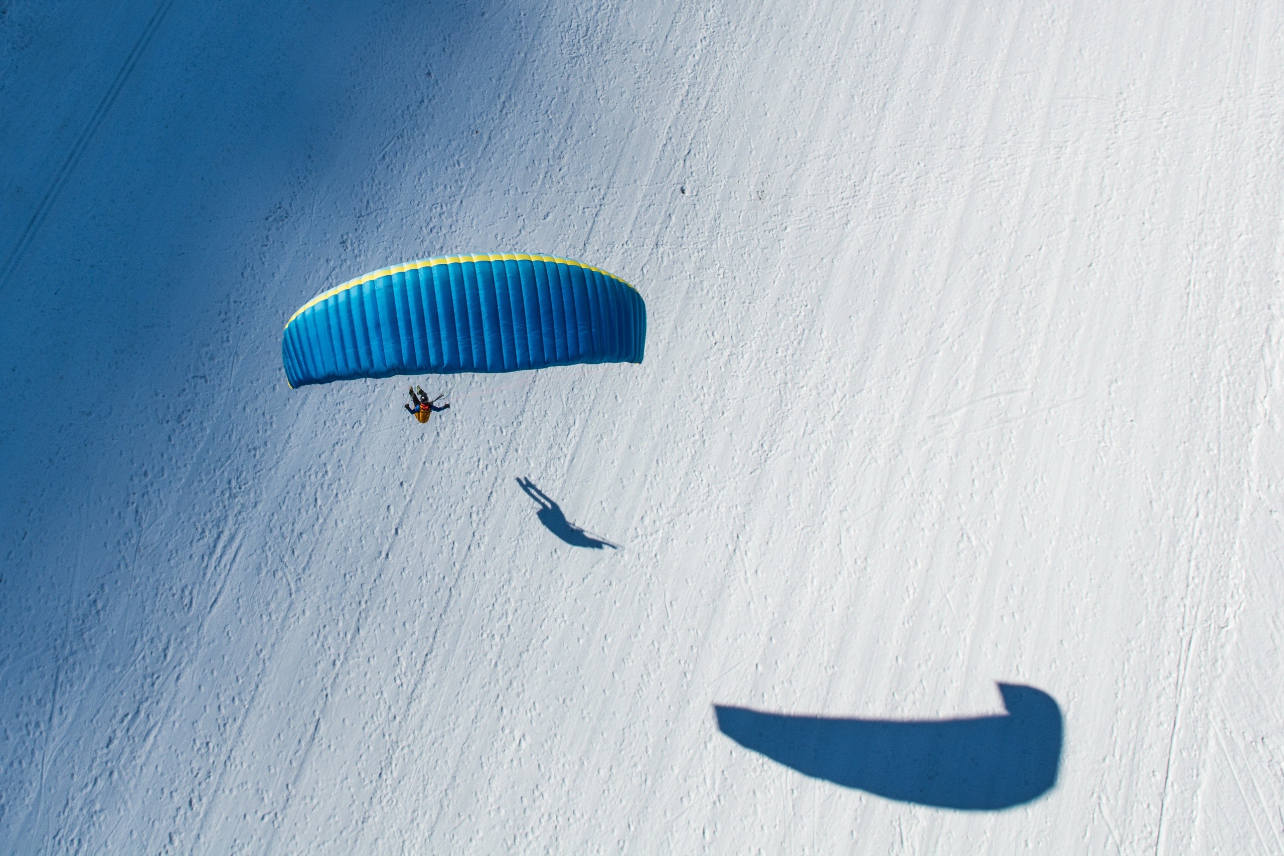 General 2560x1707 snow winter aerial view parachutes