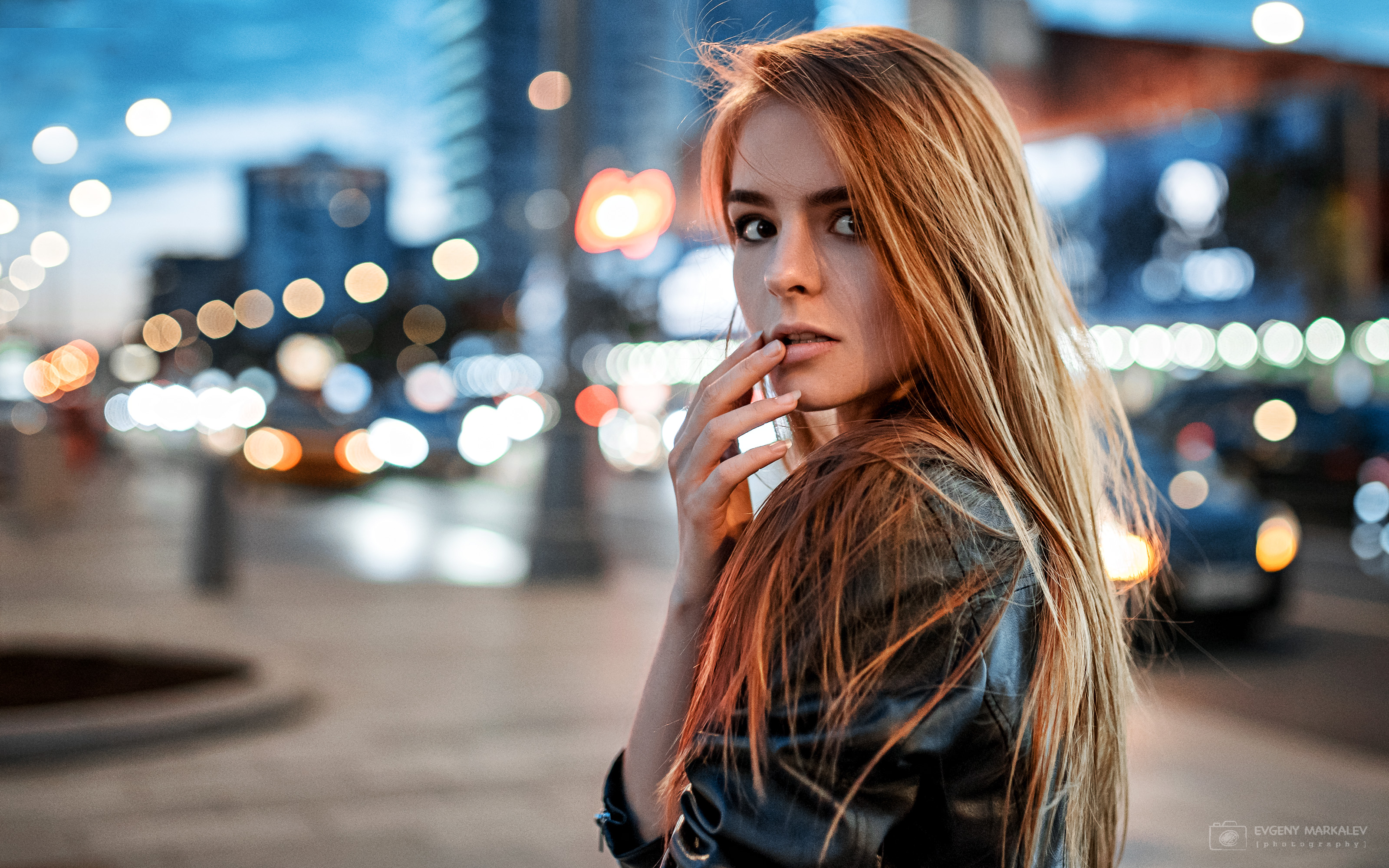 People 3200x2000 women portrait depth of field finger on lips women outdoors leather jacket Evgeny Markalev Vasilisa Sarovskaya Russian women Russian model city lights urban looking at viewer watermarked