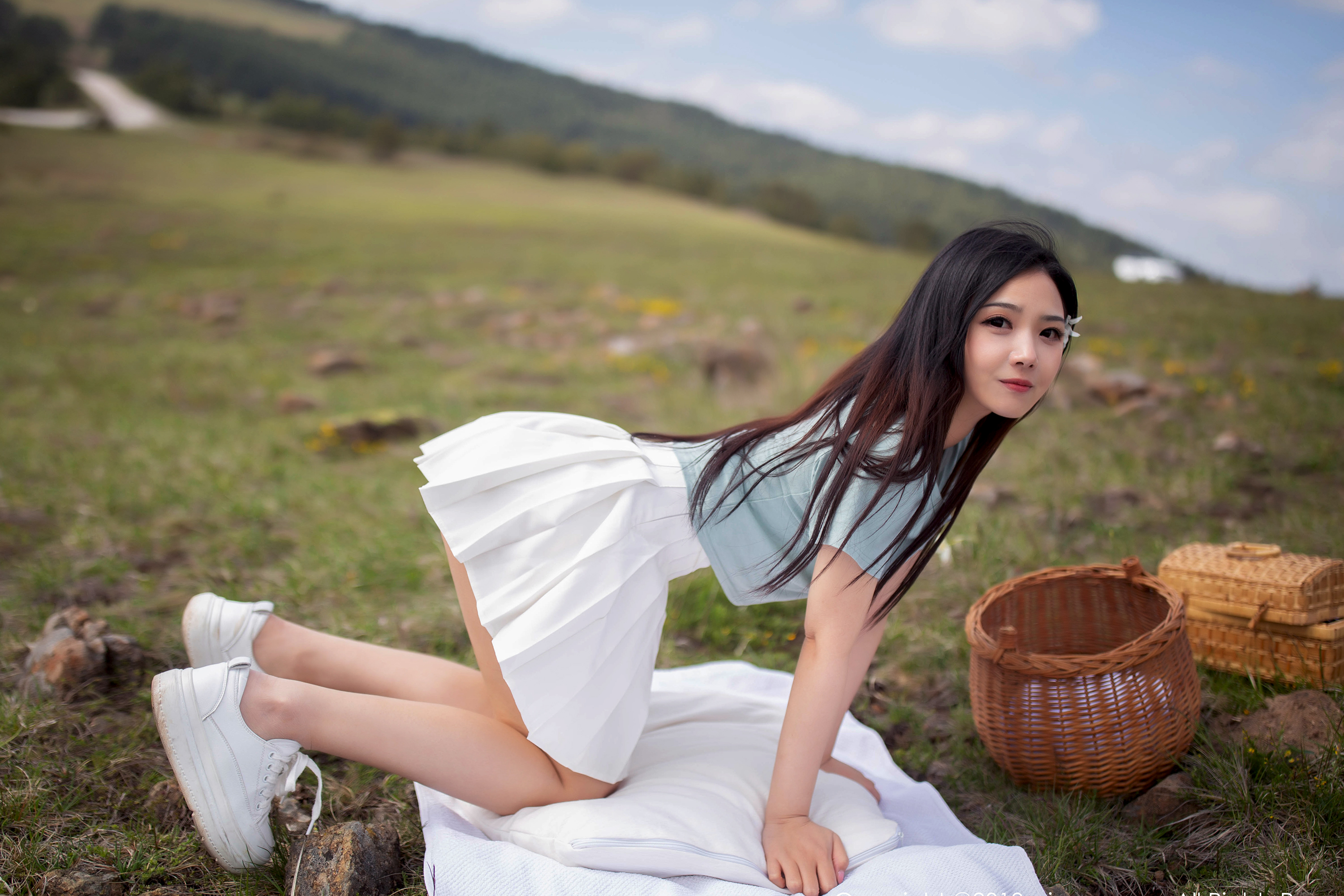 People 3000x2000 landscape women outdoors long hair skirt Asian Xiuren Chinese women