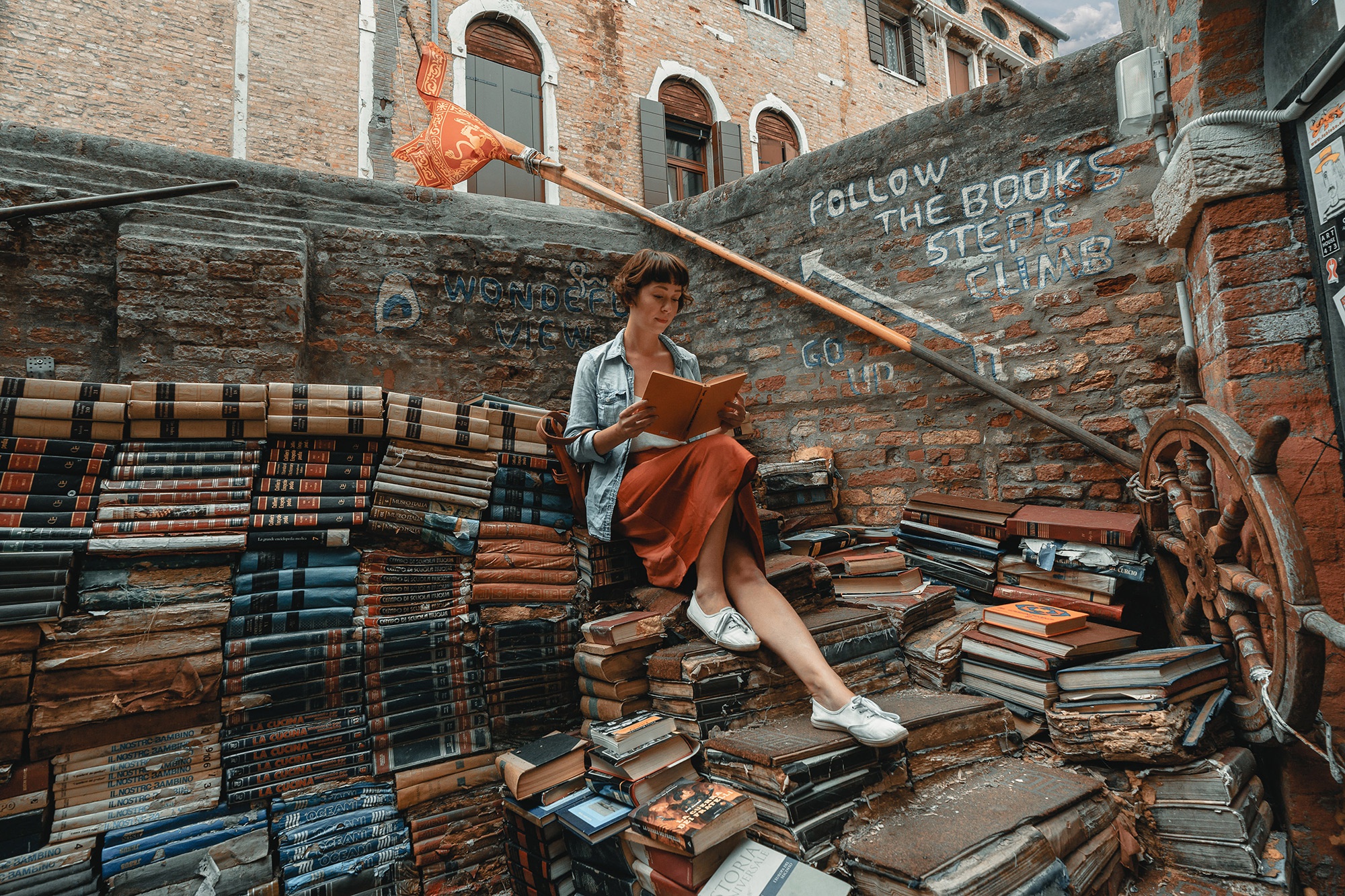 People 2000x1333 books sitting women reading town Venice