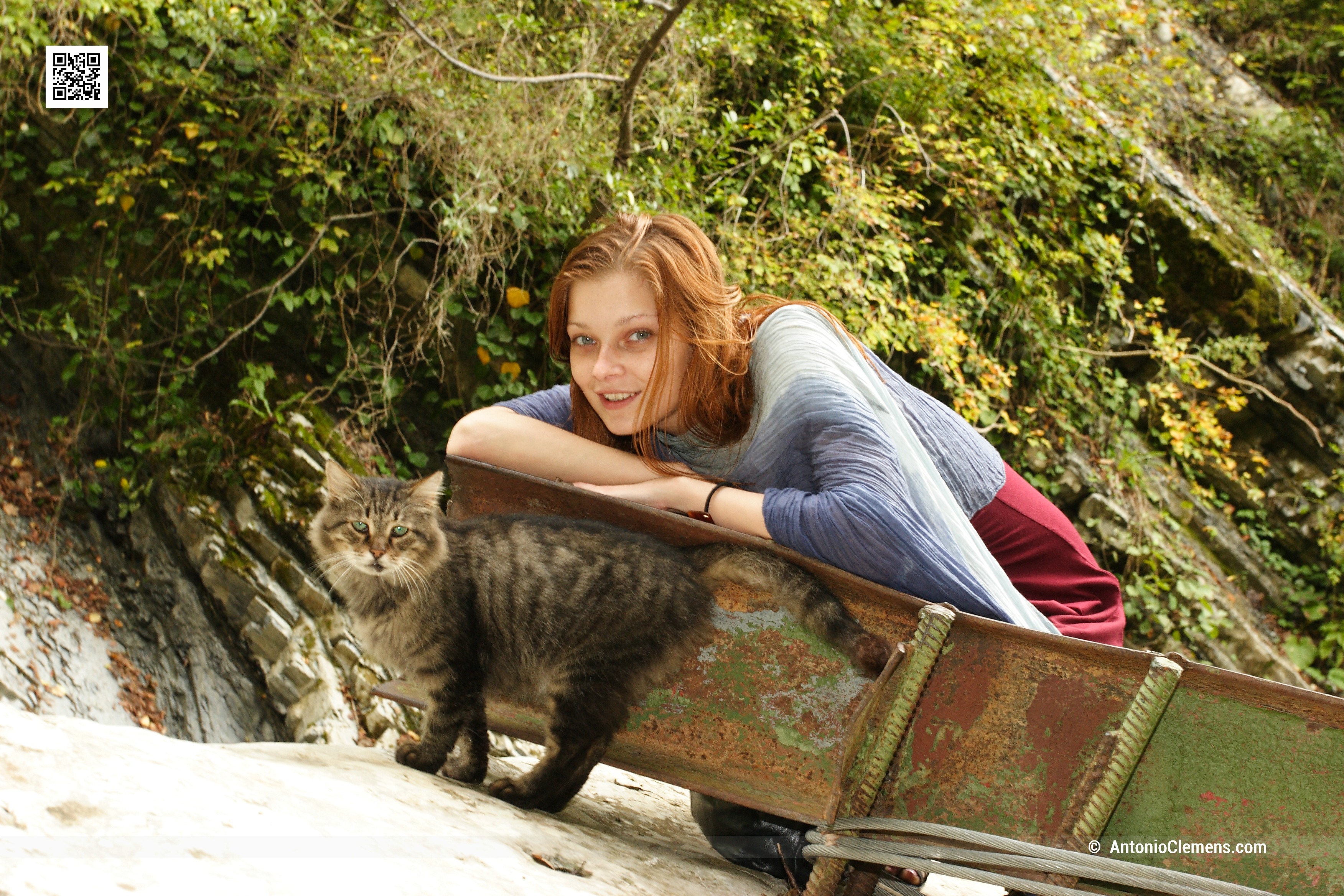 People 3504x2336 Antonio Clemens Indiana A women cats women with cat women outdoors Russian Russian women redhead