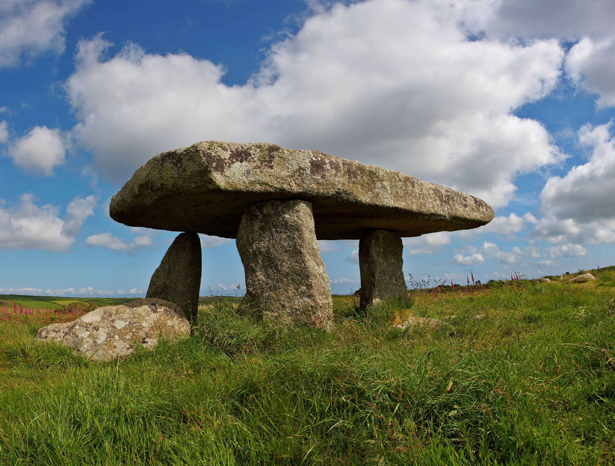 General 2560x1940 Lanyon Quoit dolmen prehistoric Cornwall England rocks clouds sky grass megaliths