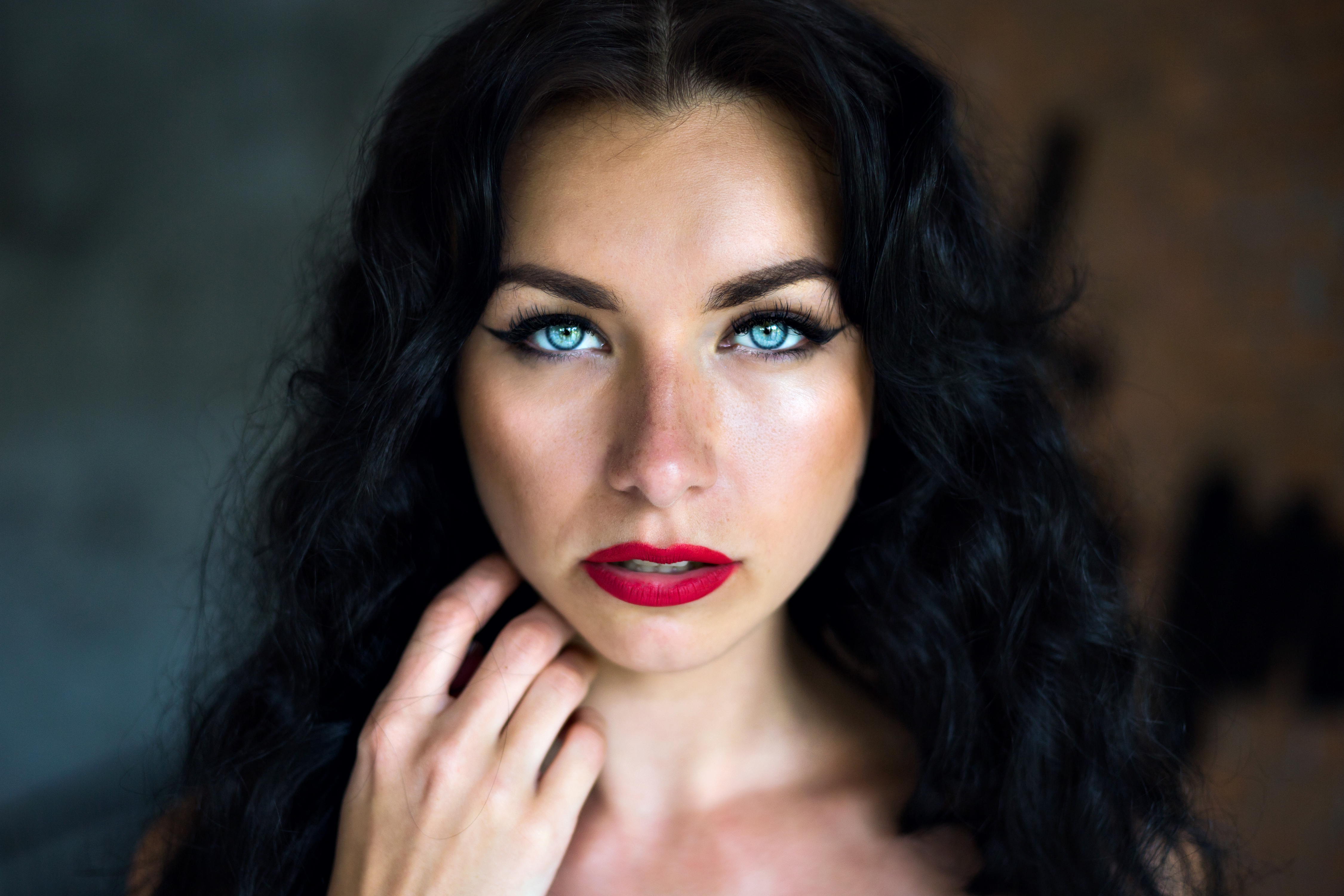 People 4501x3000 women closeup indoors model blue eyes black hair red lipstick cafe women indoors