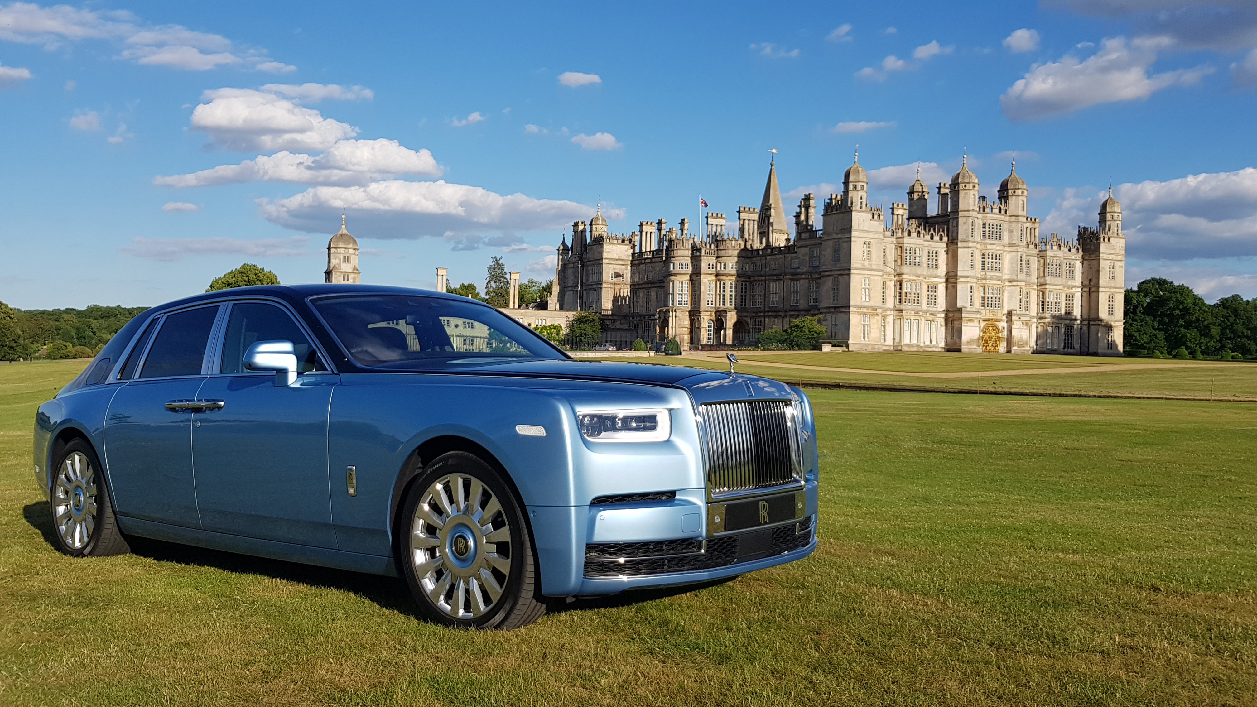 General 4032x2268 car Rolls-Royce luxury cars British cars frontal view headlights sky clouds grass castle trees