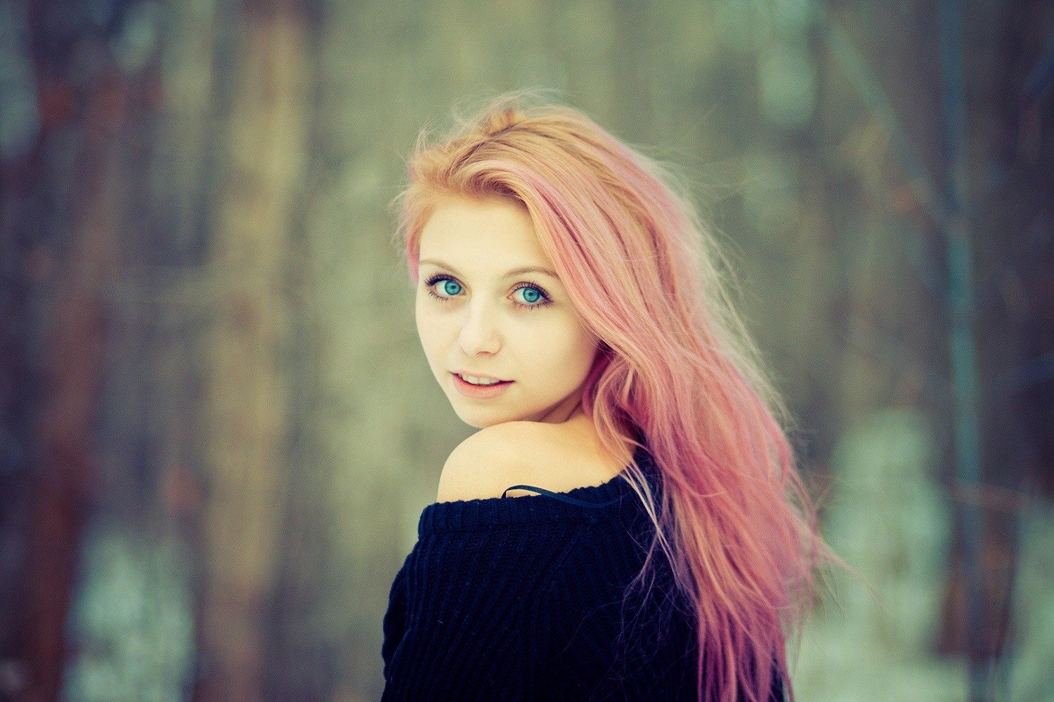 People 1500x1000 women dyed hair women outdoors blue eyes looking at viewer looking over shoulder pink hair bare shoulders face portrait multi-colored hair sweater model long hair