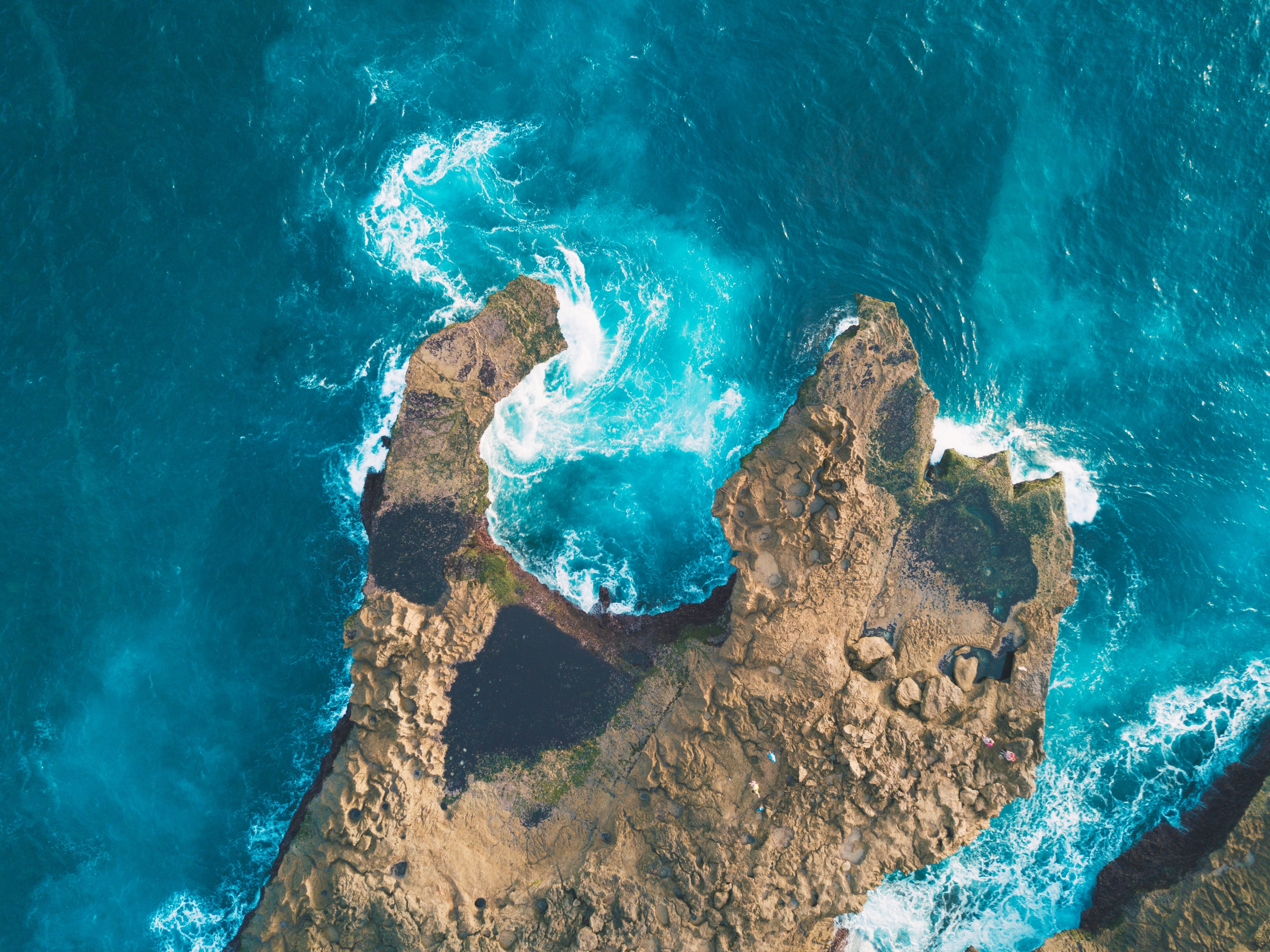 General 3992x2992 sea water blue cyan aerial view coast waves rocks turquoise