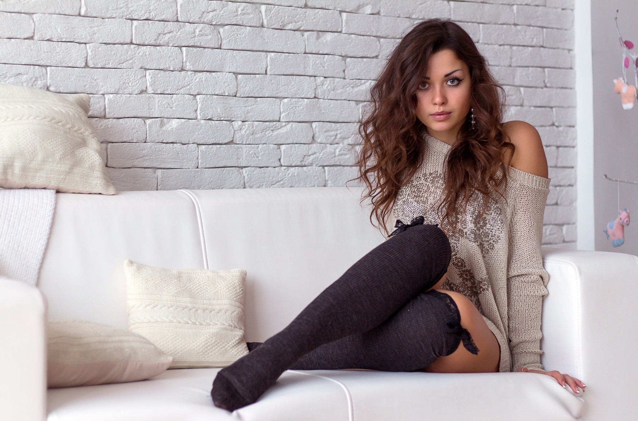 People 2048x1354 women long hair knee-highs sitting brunette long eyelashes couch looking at viewer knit fabric