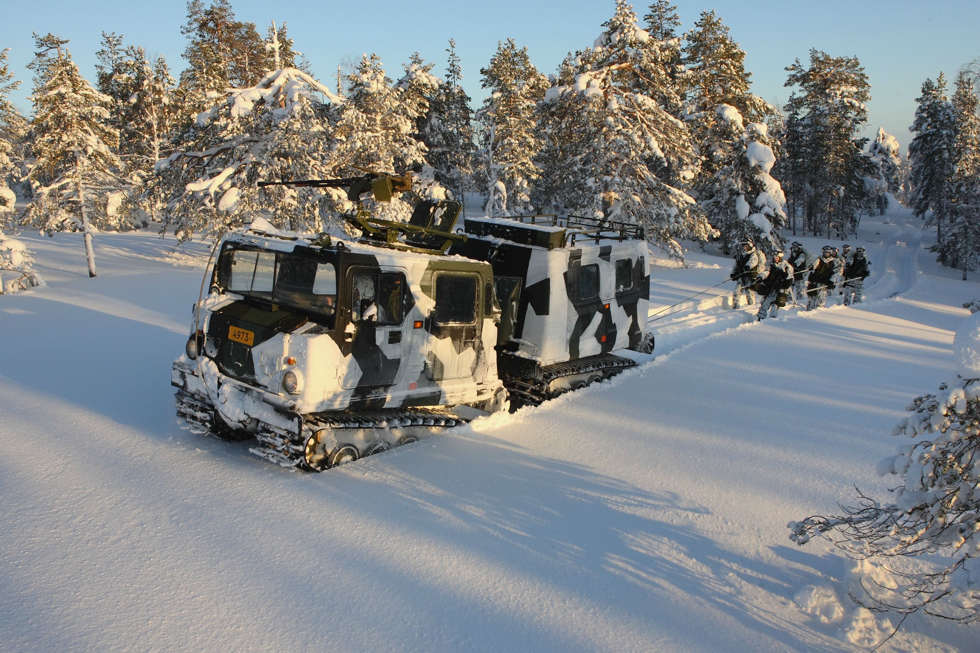 People 3188x2125 Swedish Army winter snow vehicle