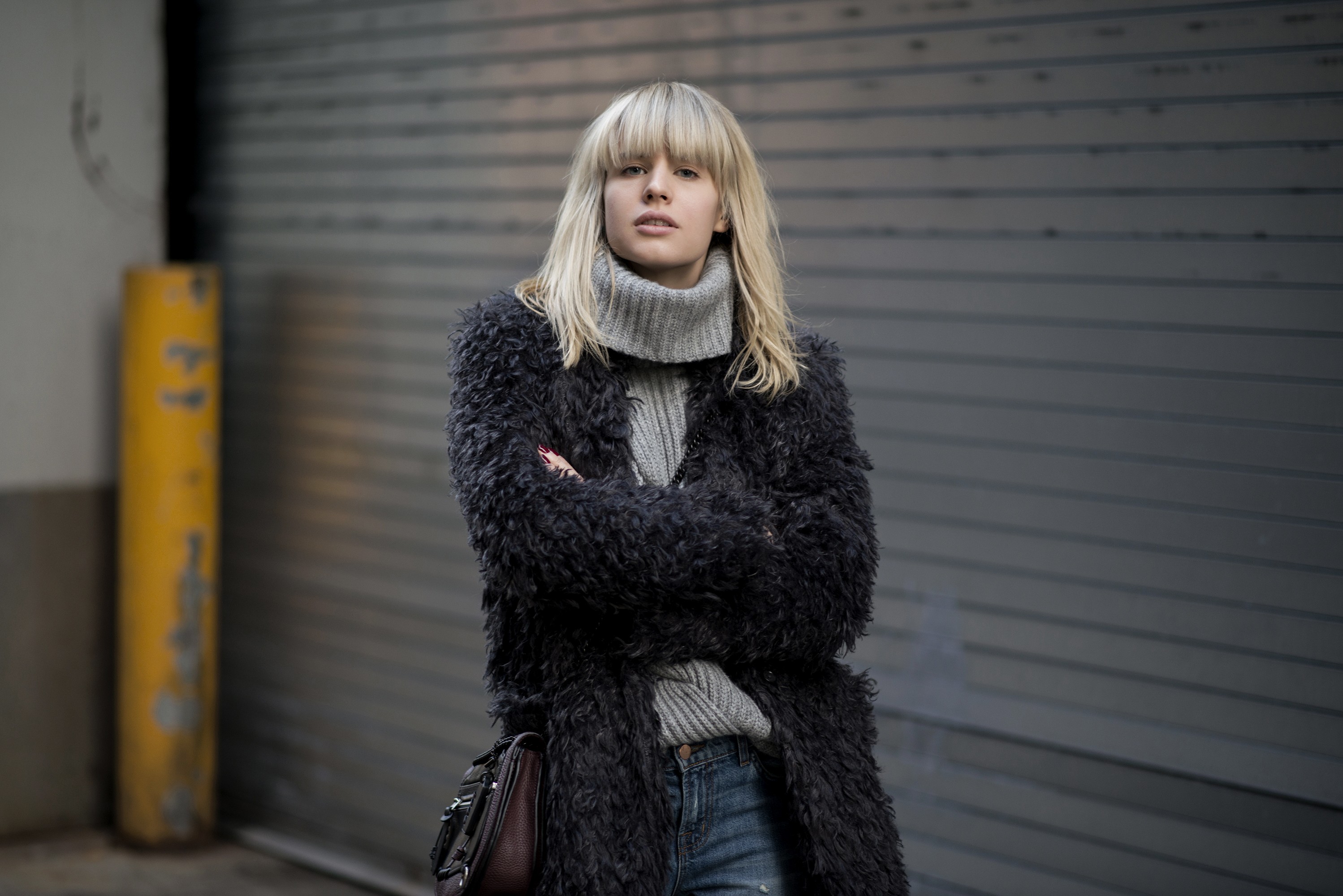 People 2997x2000 women fashion Lisa Dengler blonde looking at viewer sweater fur coats