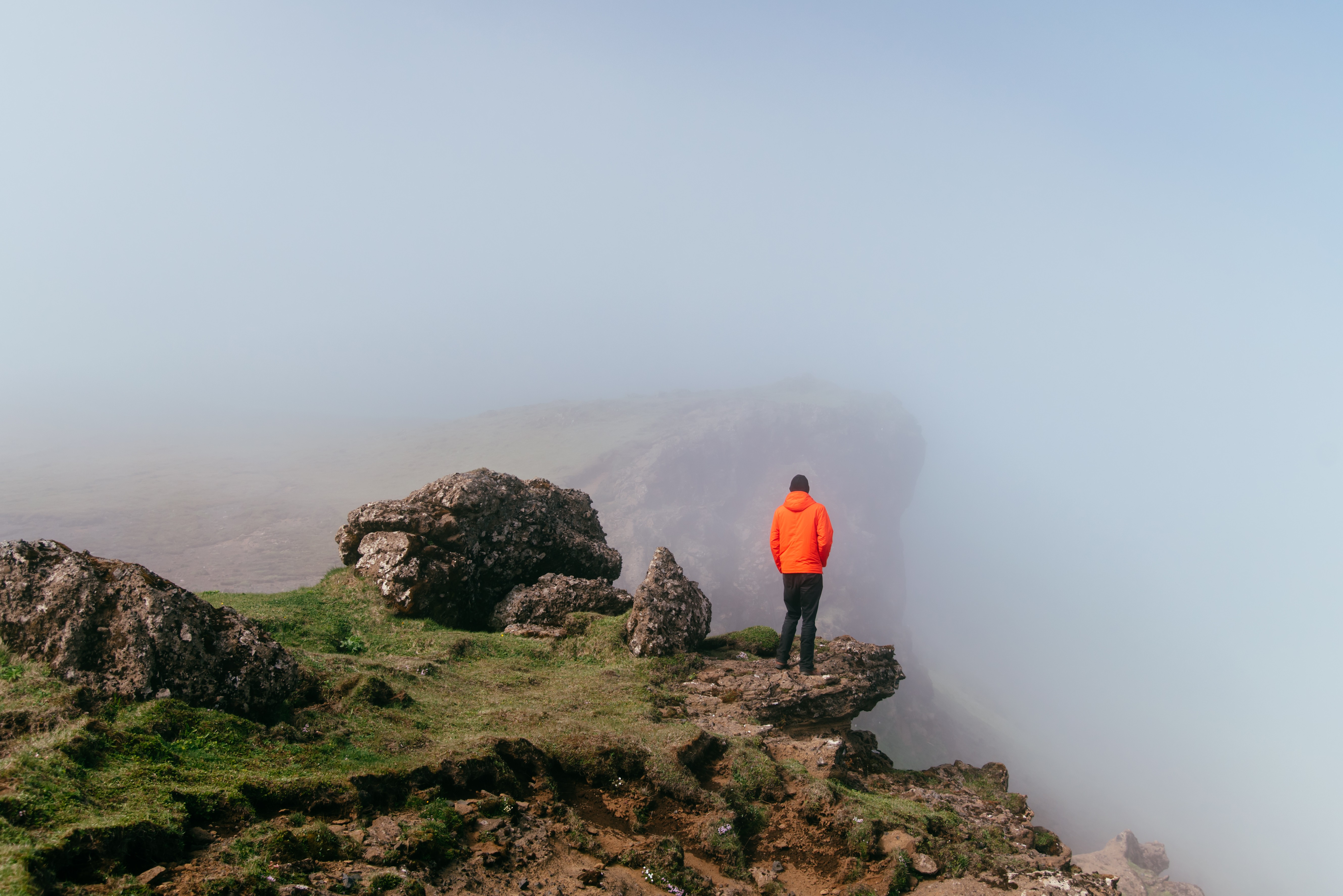 General 5316x3549 photography effects alone outdoors rocks mist cliff orange jacket