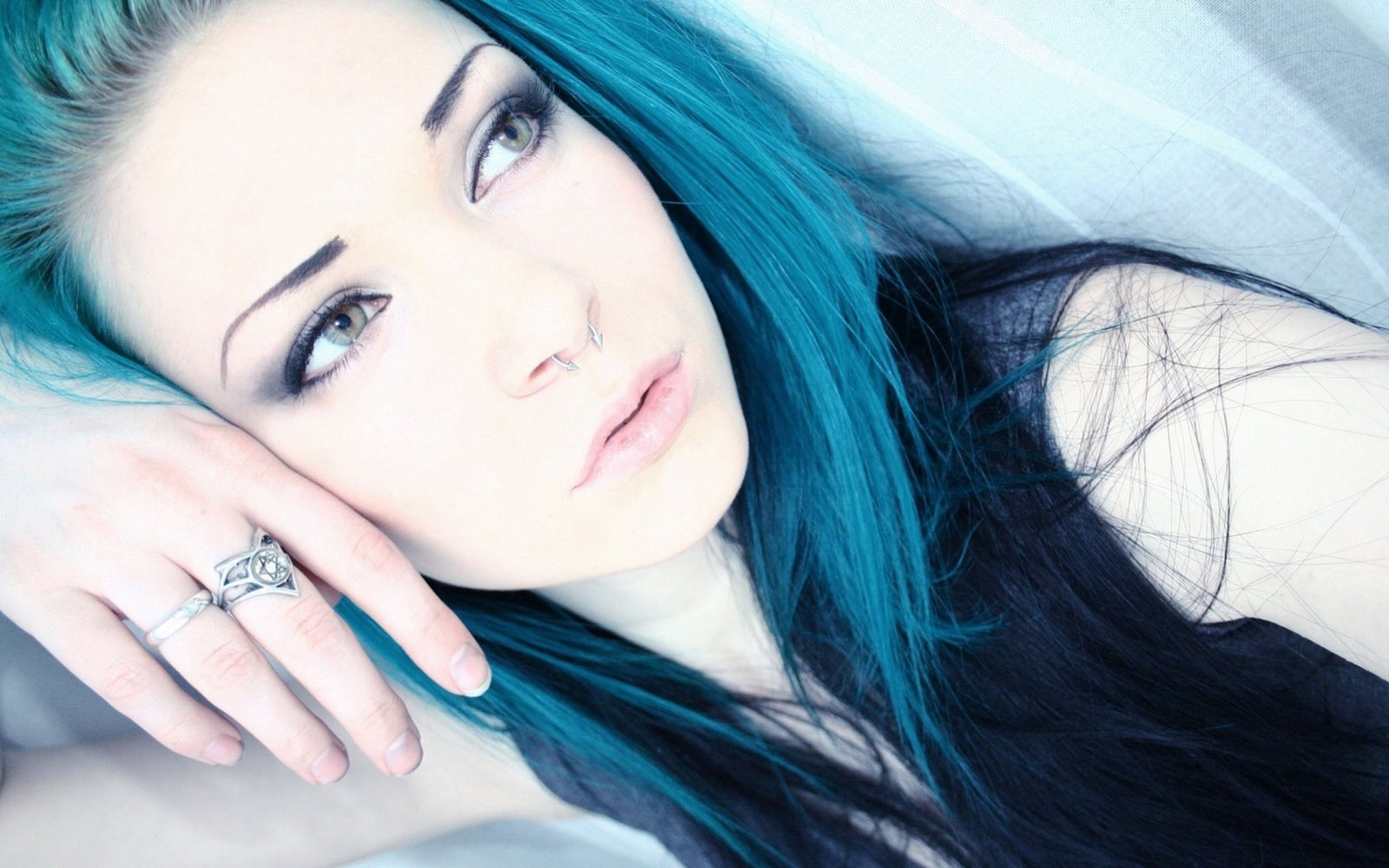 People 1600x1000 emo women blue hair closeup cyan hair cyan pale