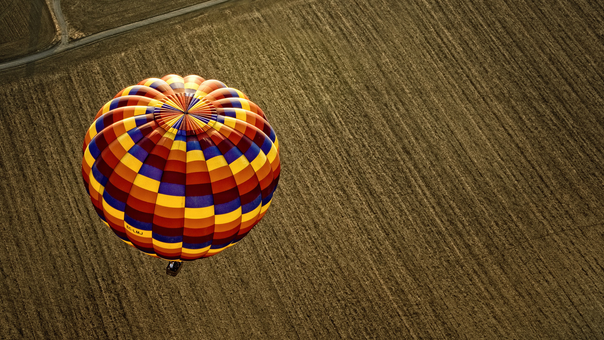 General 1920x1080 hot air balloons floating ground aerial view