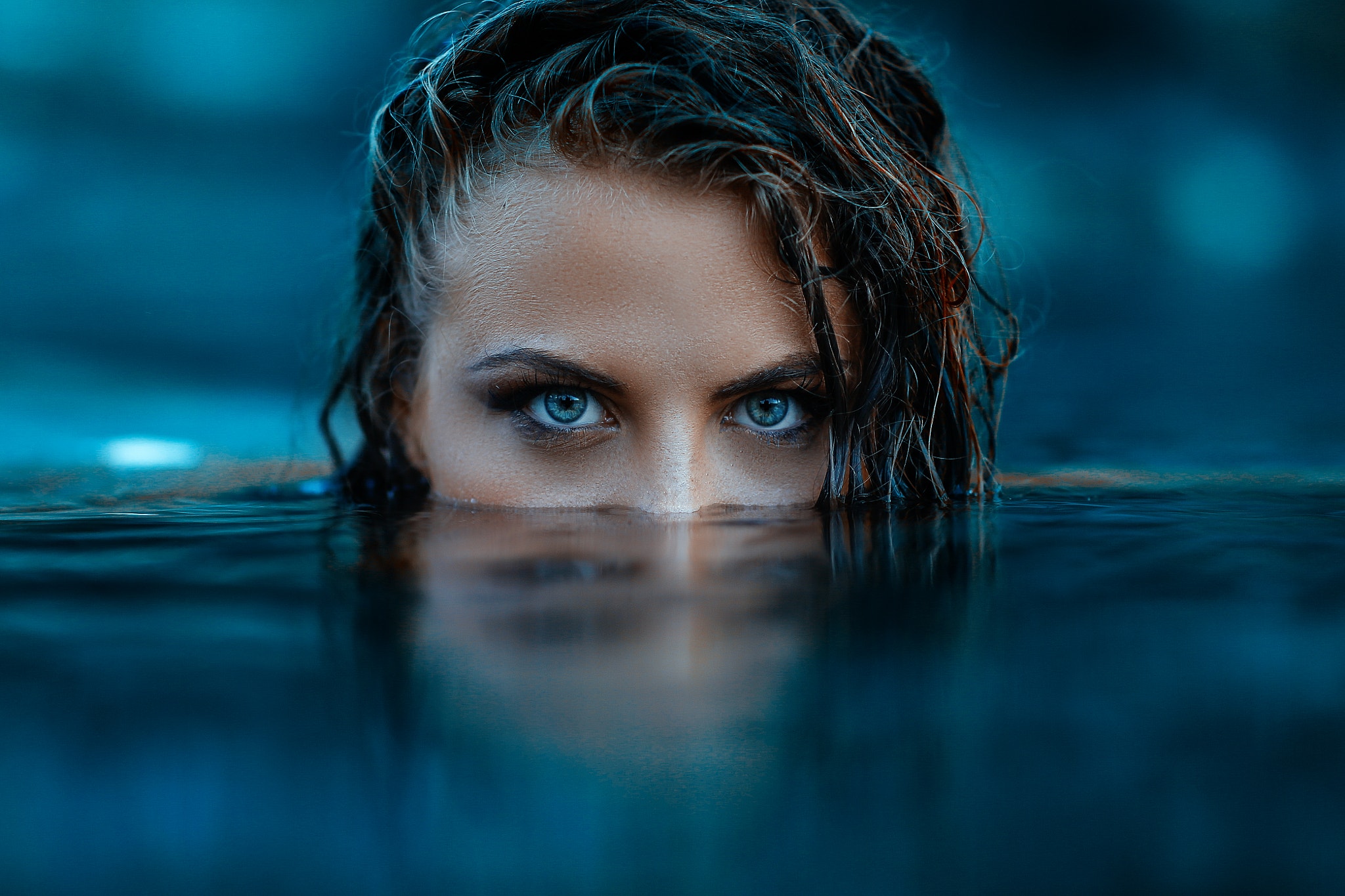People 2048x1365 women Alessandro Di Cicco face water blue eyes depth of field reflection wet hair looking at viewer tanned