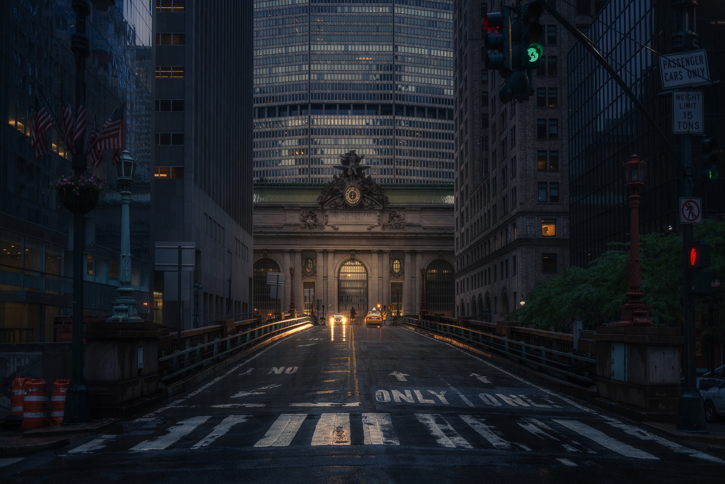 General 2499x1668 New York City dark cityscape Manhattan street evening