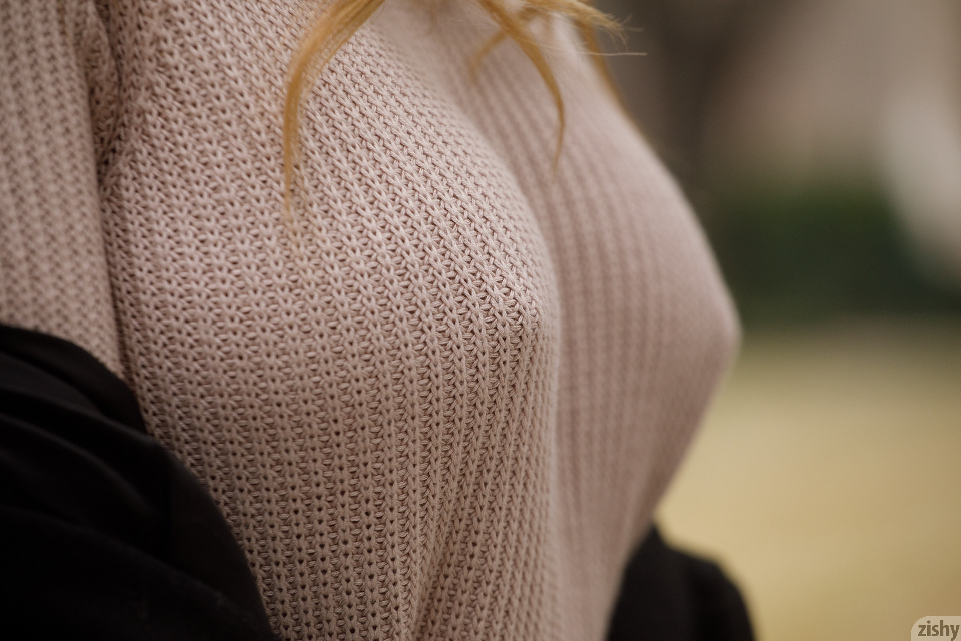 People 1920x1280 women model hard nipples white sweater Zishy blonde sweater nipple bulge knit fabric
