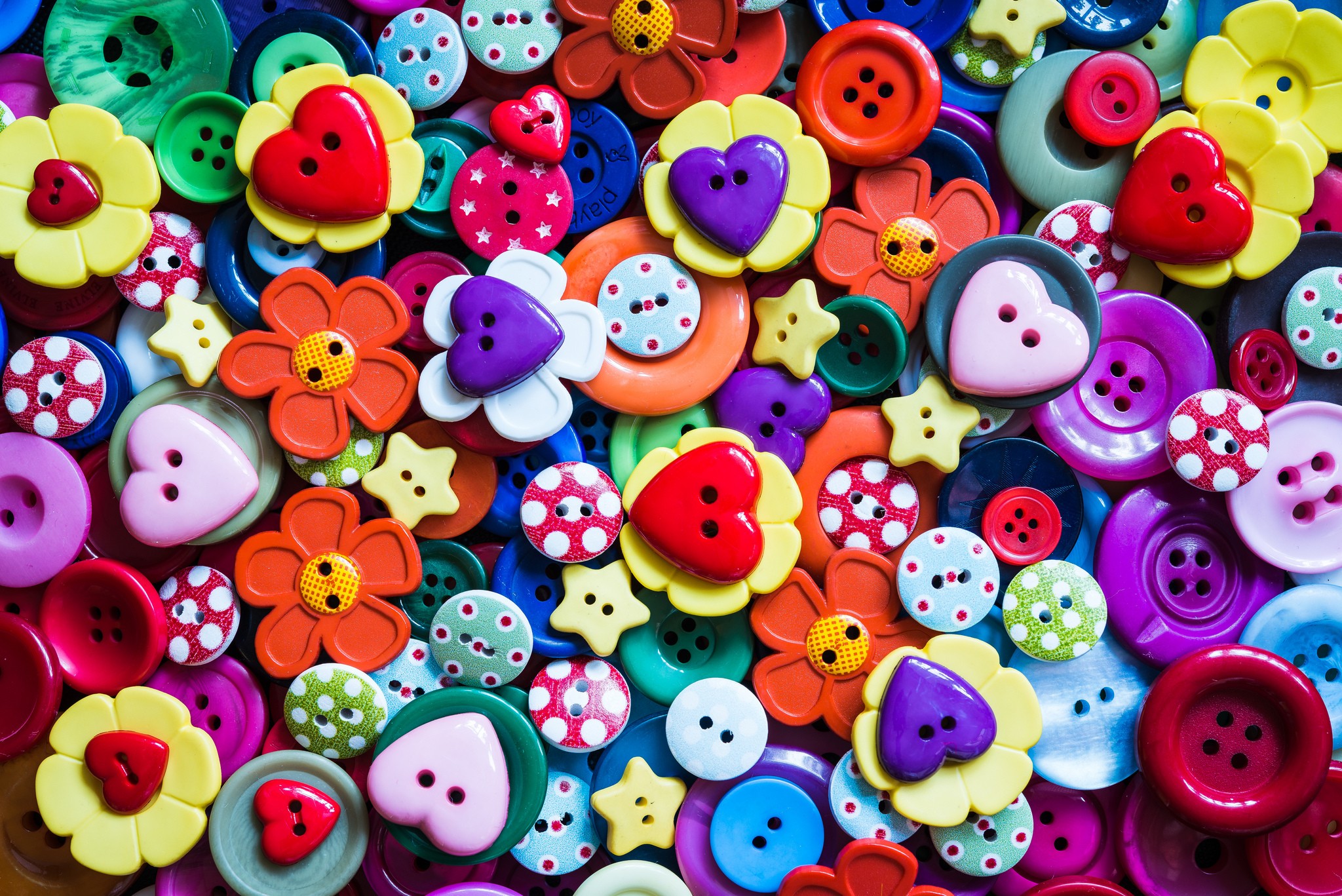 General 2048x1367 colorful flowers Buttons (Clothes) heart (design) closeup