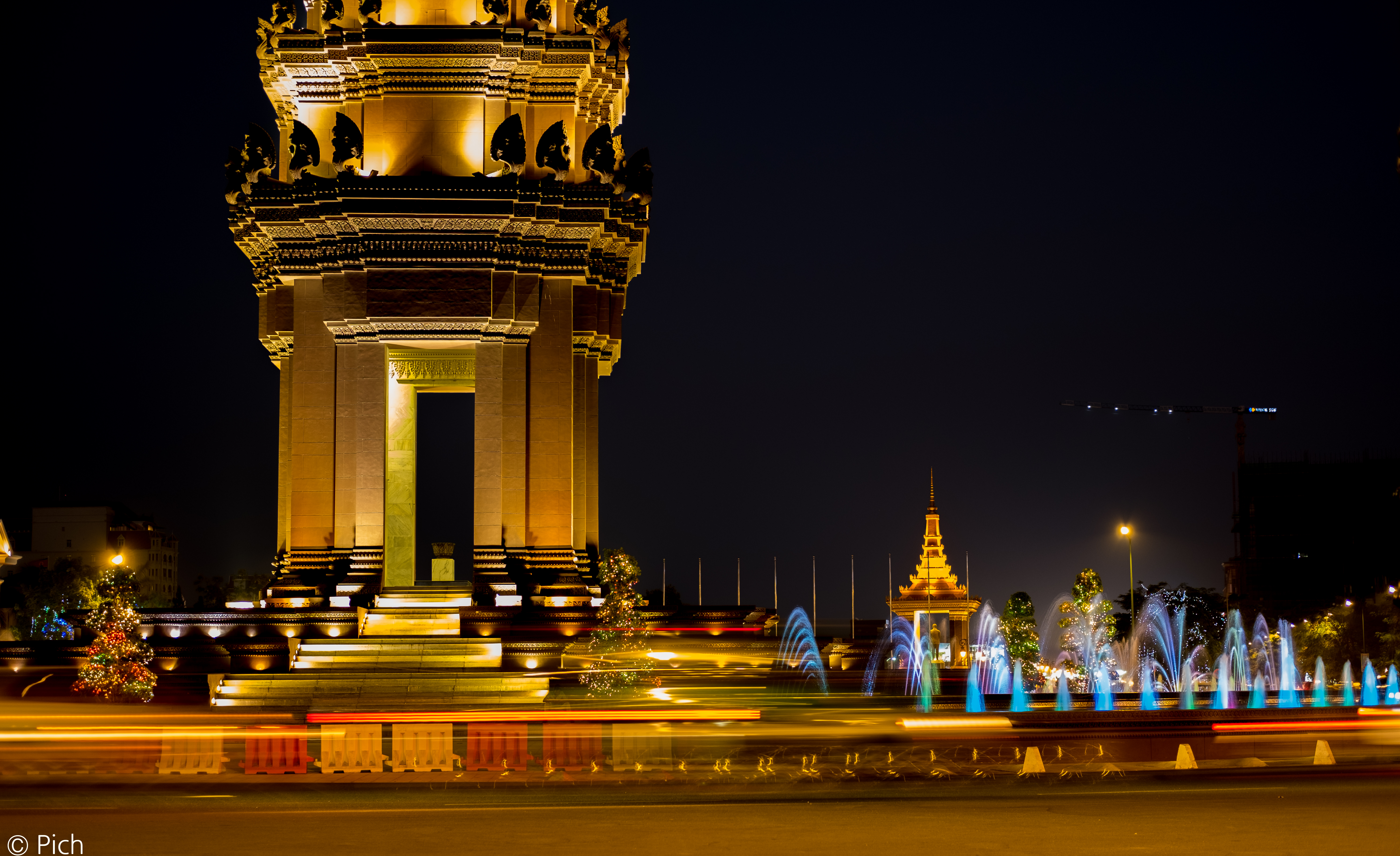 General 5972x3652 fujifilm X-Pro2  Cambodia gold night Phnom Penh monuments long exposure