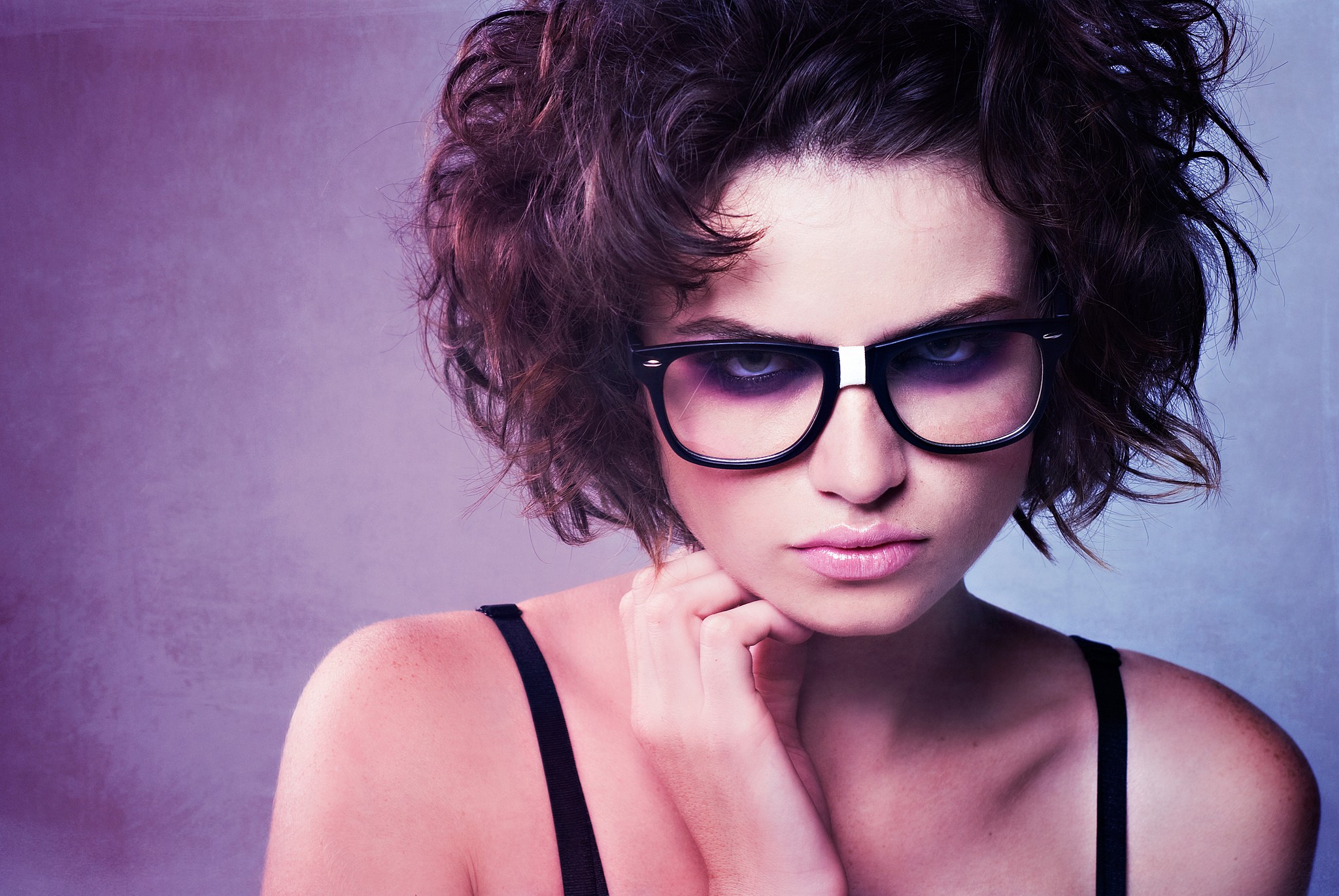 People 2048x1371 women brunette women with glasses messy hair