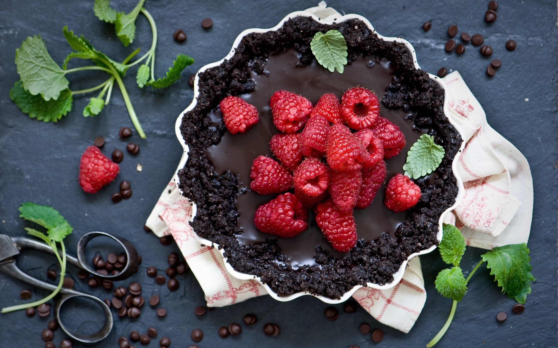 General 1920x1200 scissors fruit food dessert raspberries chocolate cake closeup