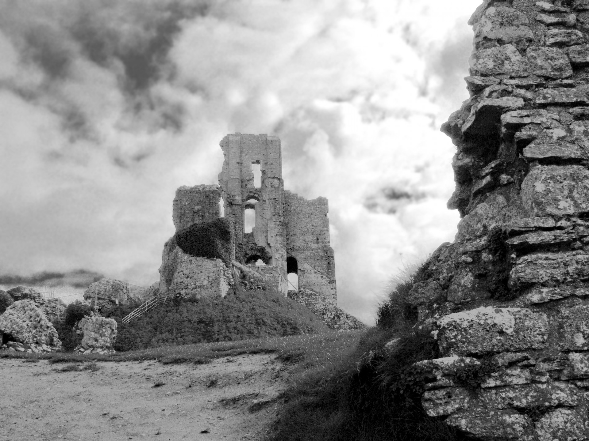 General 1920x1440 architecture castle ancient tower ruins monochrome photography stones clouds hills