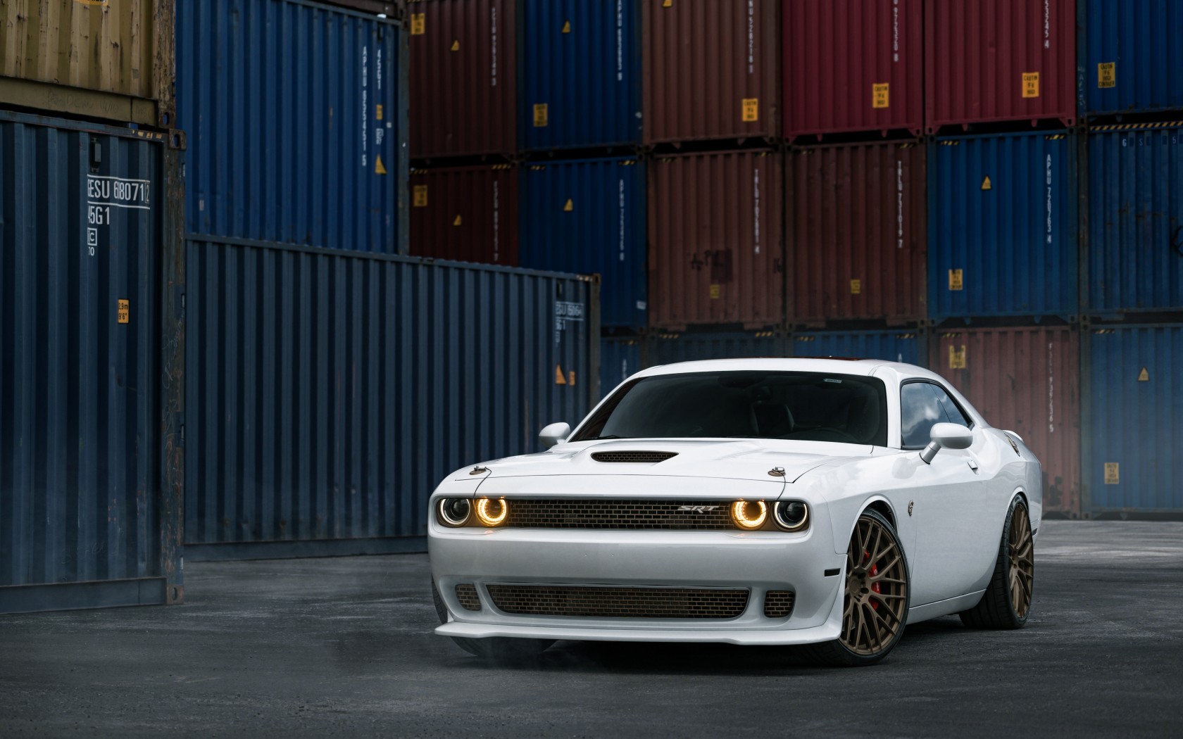 General 1680x1050 car washes white cars Dodge Challenger Dodge muscle cars American cars Stellantis V8 engine