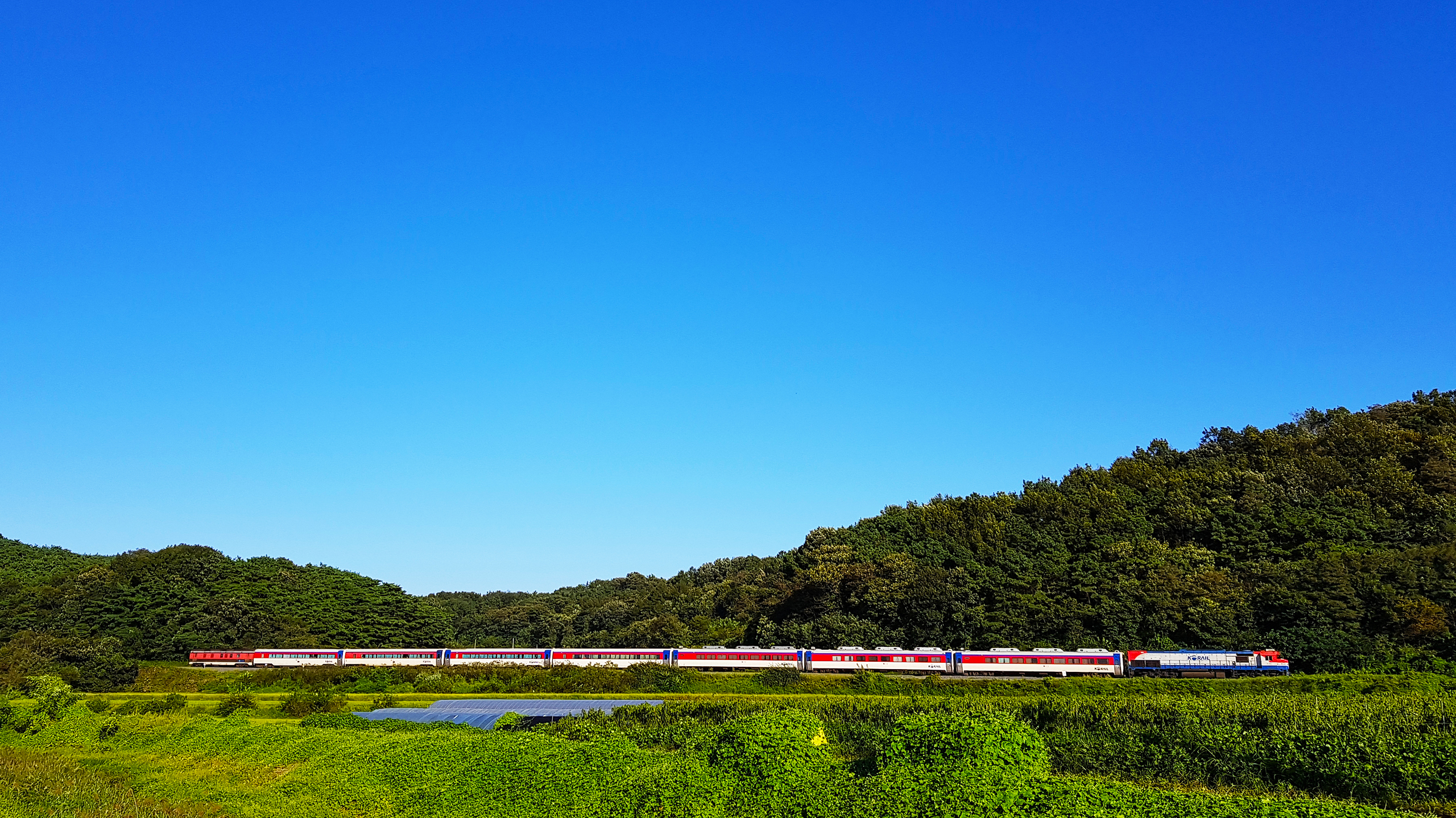General 2560x1439 train South Korea farm landscape
