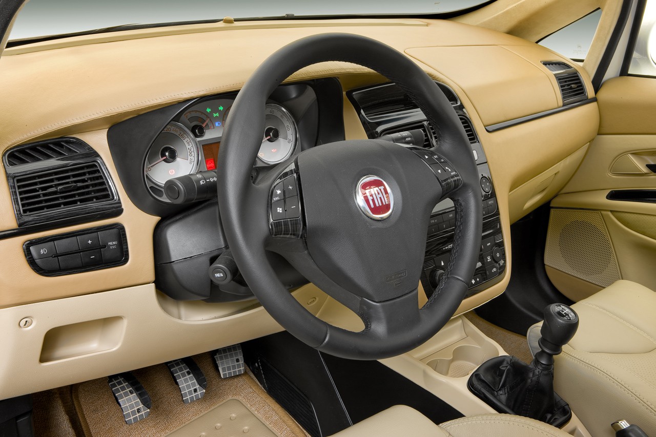 General 1280x853 car steering wheel car interior vehicle FIAT Fiat Linea italian cars Stellantis