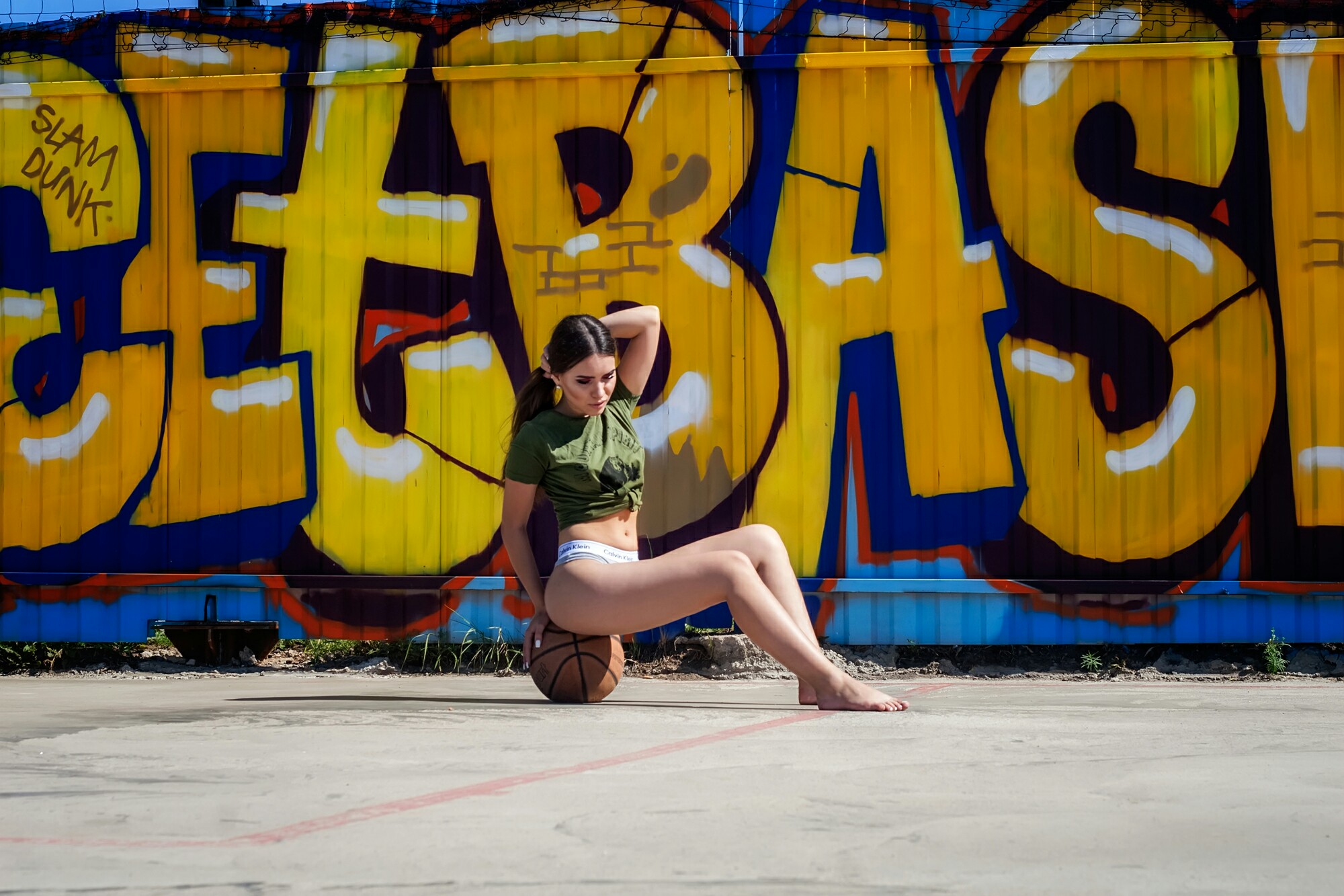 People 2000x1333 women T-shirt ball sitting Calvin Klein belly women outdoors graffiti brunette basketball outdoors