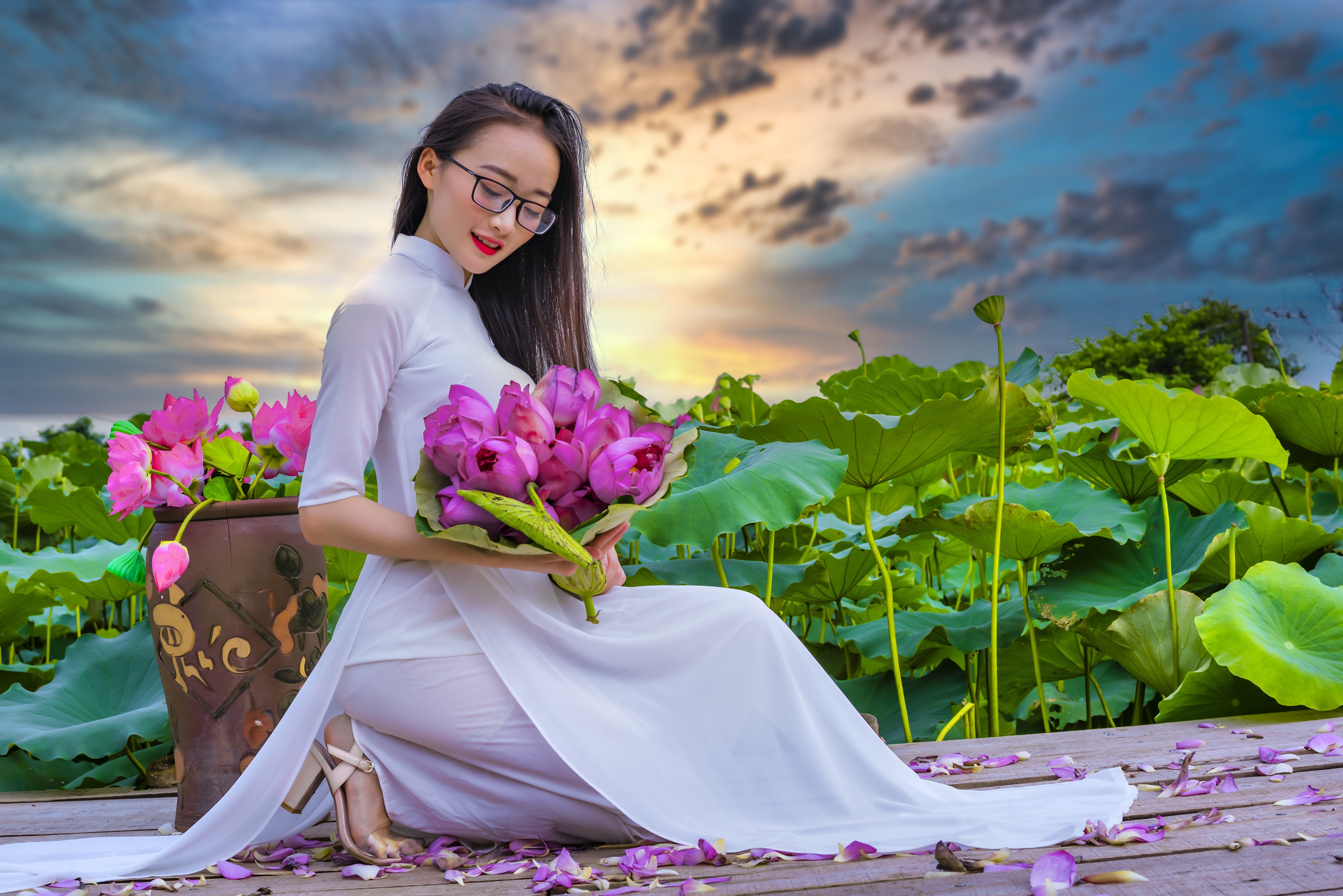 People 5120x3417 Asian model women long hair brunette glasses kneeling flowers plants leaves traditional clothing flowerpot Vietnamese Vietnam dress áo dài Vietnam