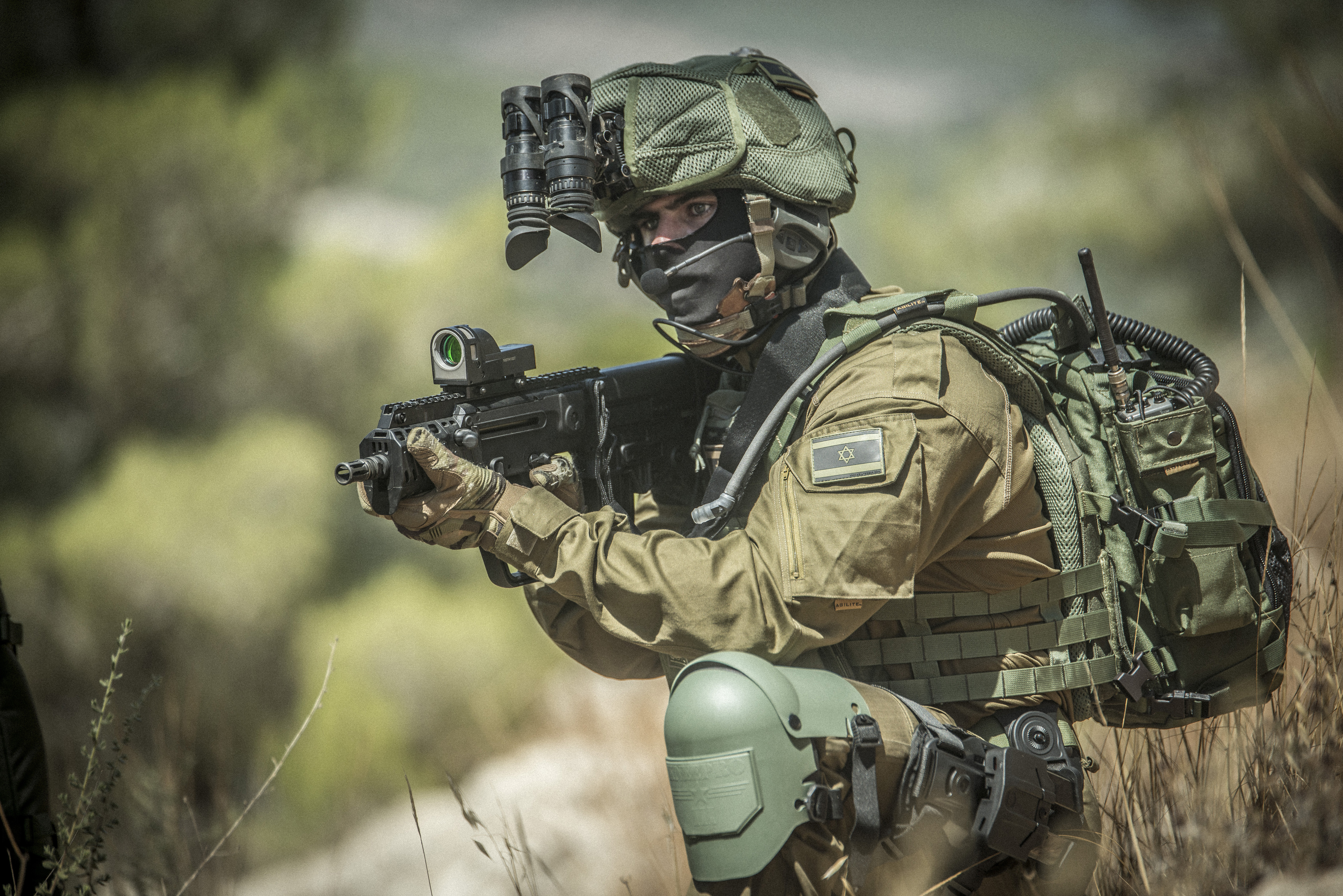 People 4200x2803 weapon squatting soldier Israel Defense Forces tactical military men