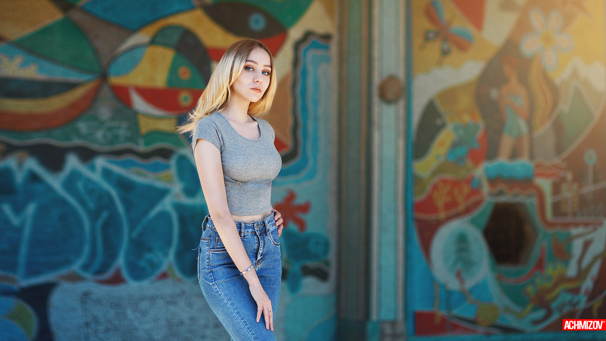 People 2048x1152 women blonde face jeans long hair belly short tops blue eyes graffiti portrait pale high waisted standing watermarked T-shirt