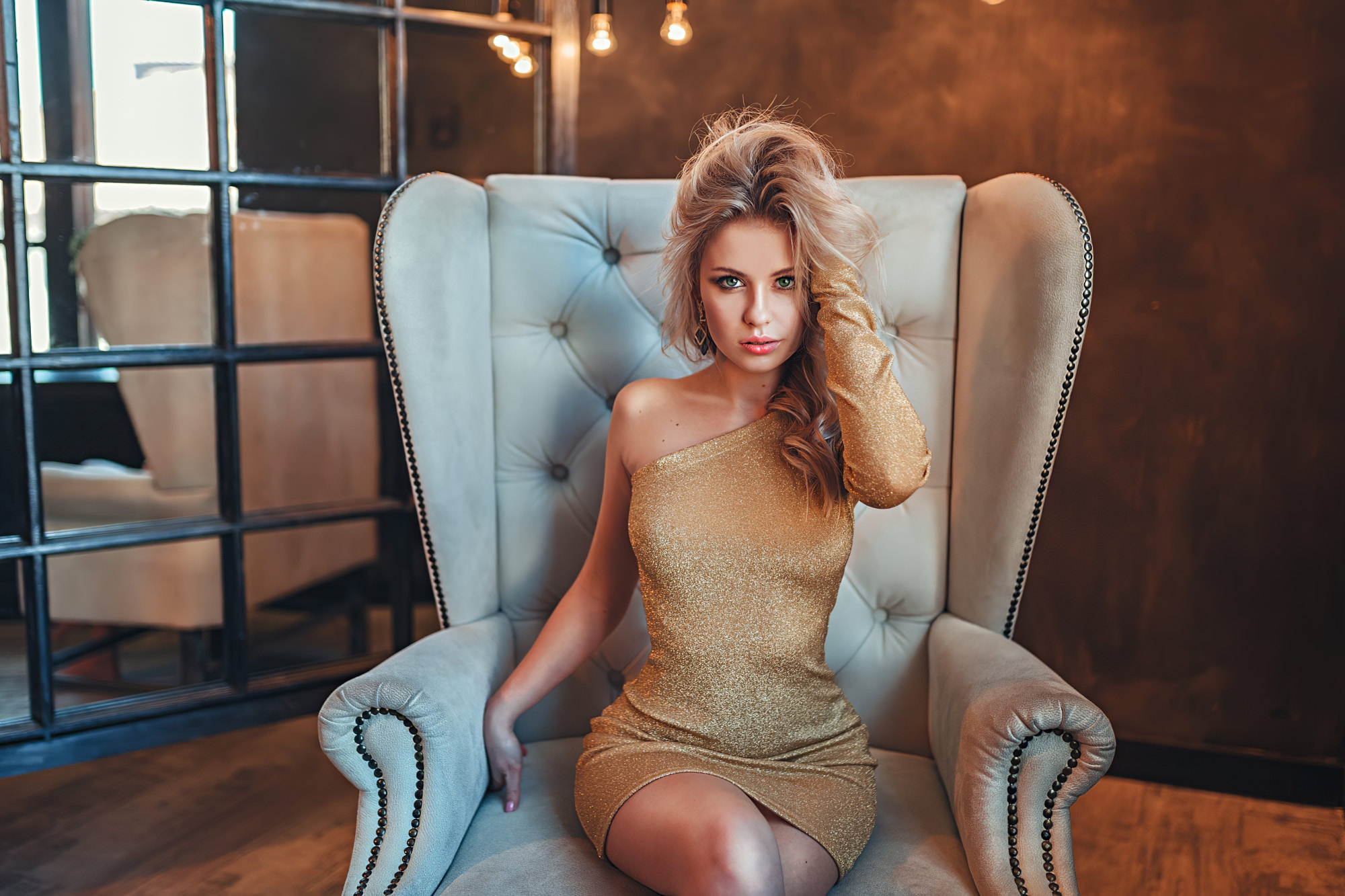 People 2000x1333 women blonde Grigoriy Lifin sitting dress armchair pink nails women indoors light bulb reflection frontal view
