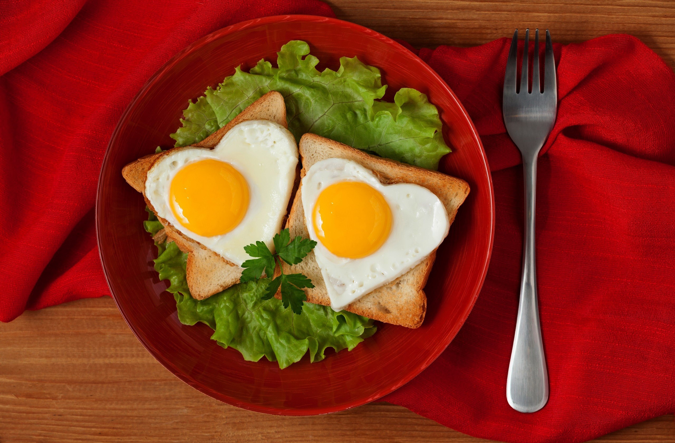 General 2560x1683 food fork heart (design) toasts salad eggs wooden surface closeup fried egg top view
