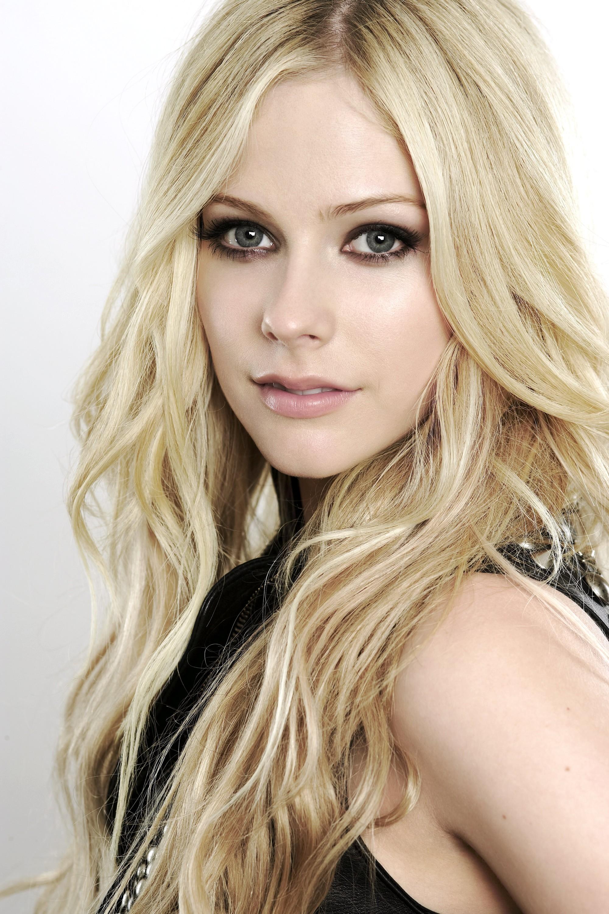 People 2000x3000 Avril Lavigne blonde music women portrait portrait display simple background