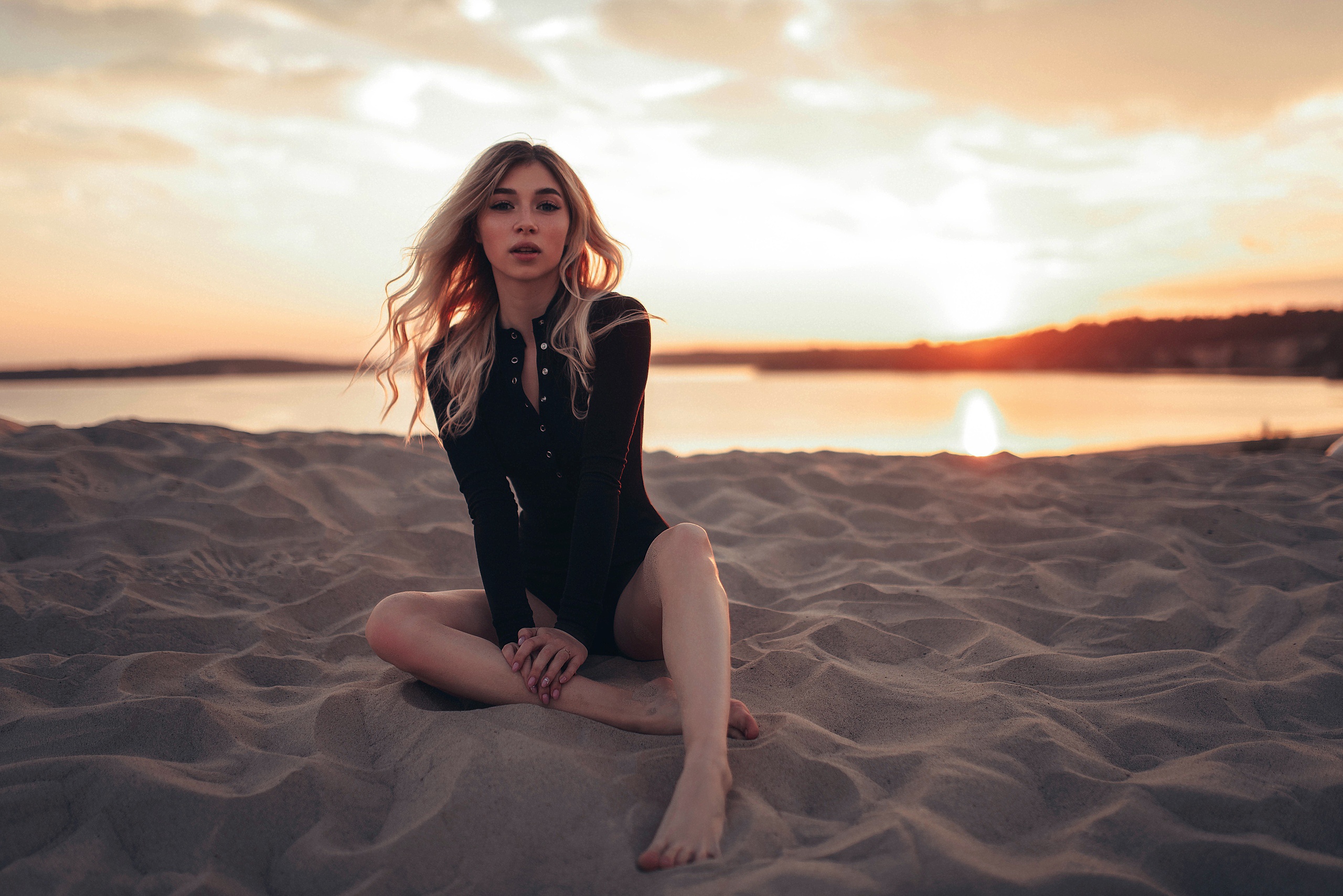 People 2560x1708 Anna Stolyar sunset beach women model blonde barefoot sand Viktoriya Shurn