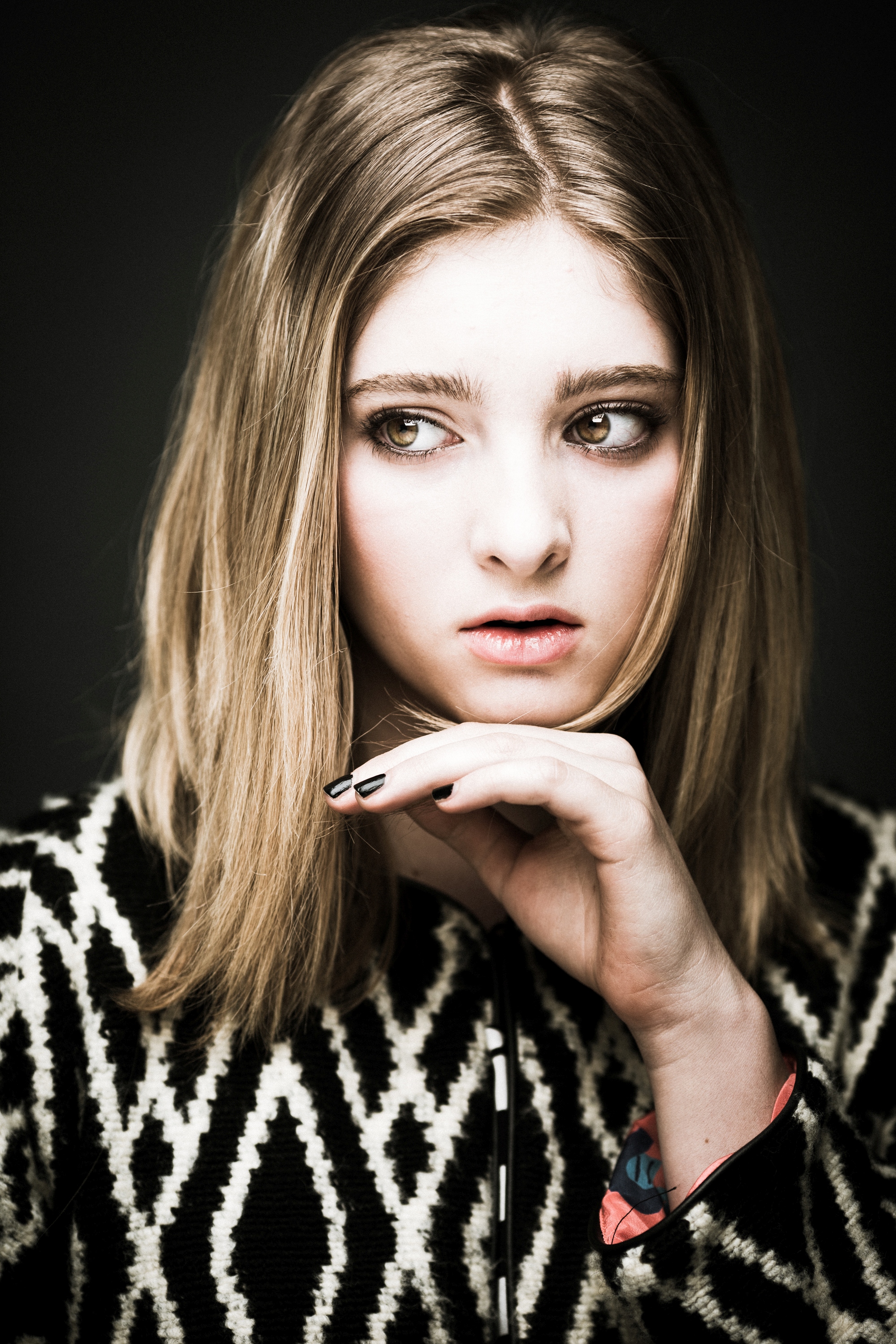People 2000x3000 Willow Shields women actress blonde long hair painted nails