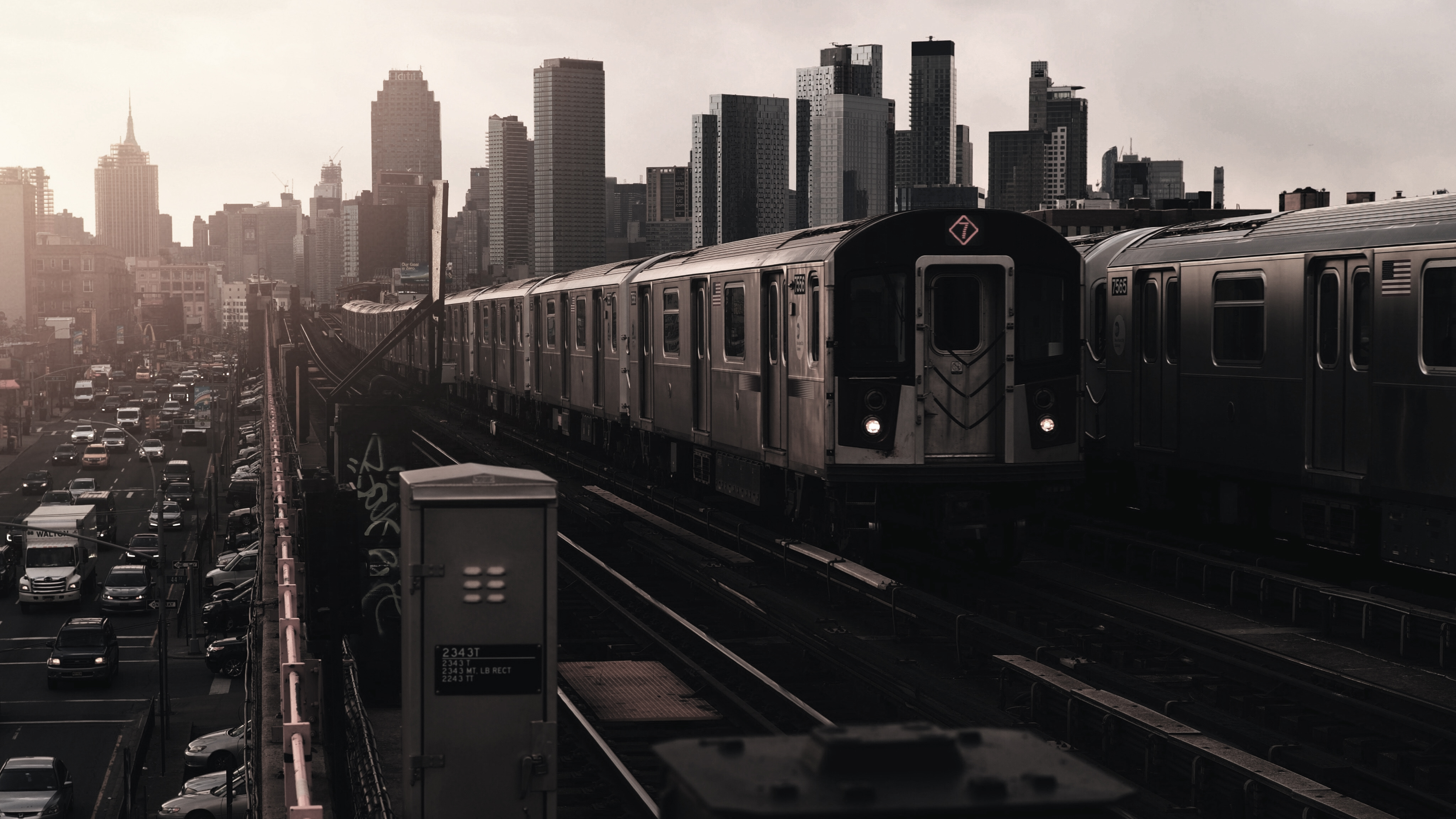 General 4096x2304 Luca Bravo low saturation train cityscape New York City