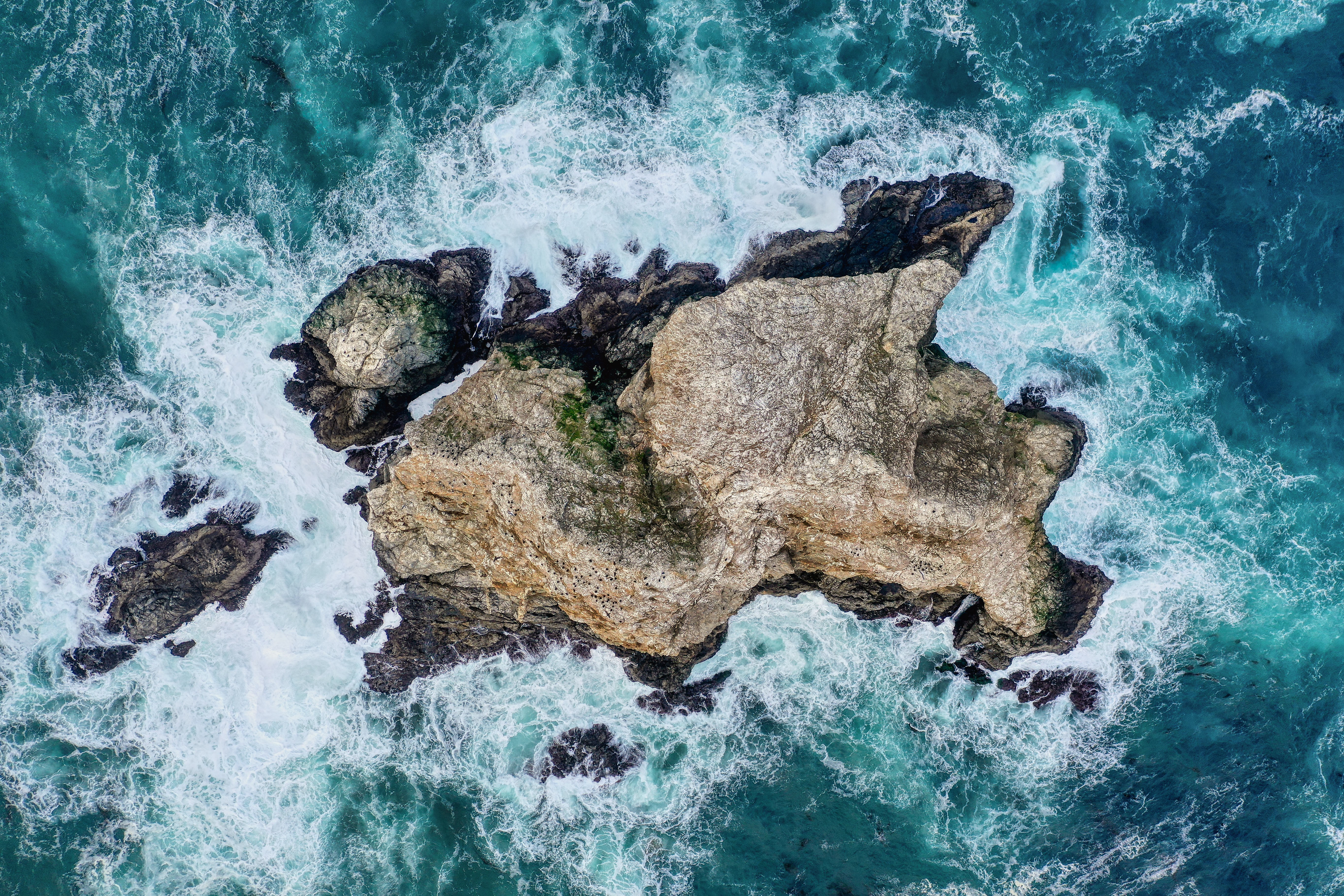 General 5459x3641 rock formation Big Sur sea aerial view