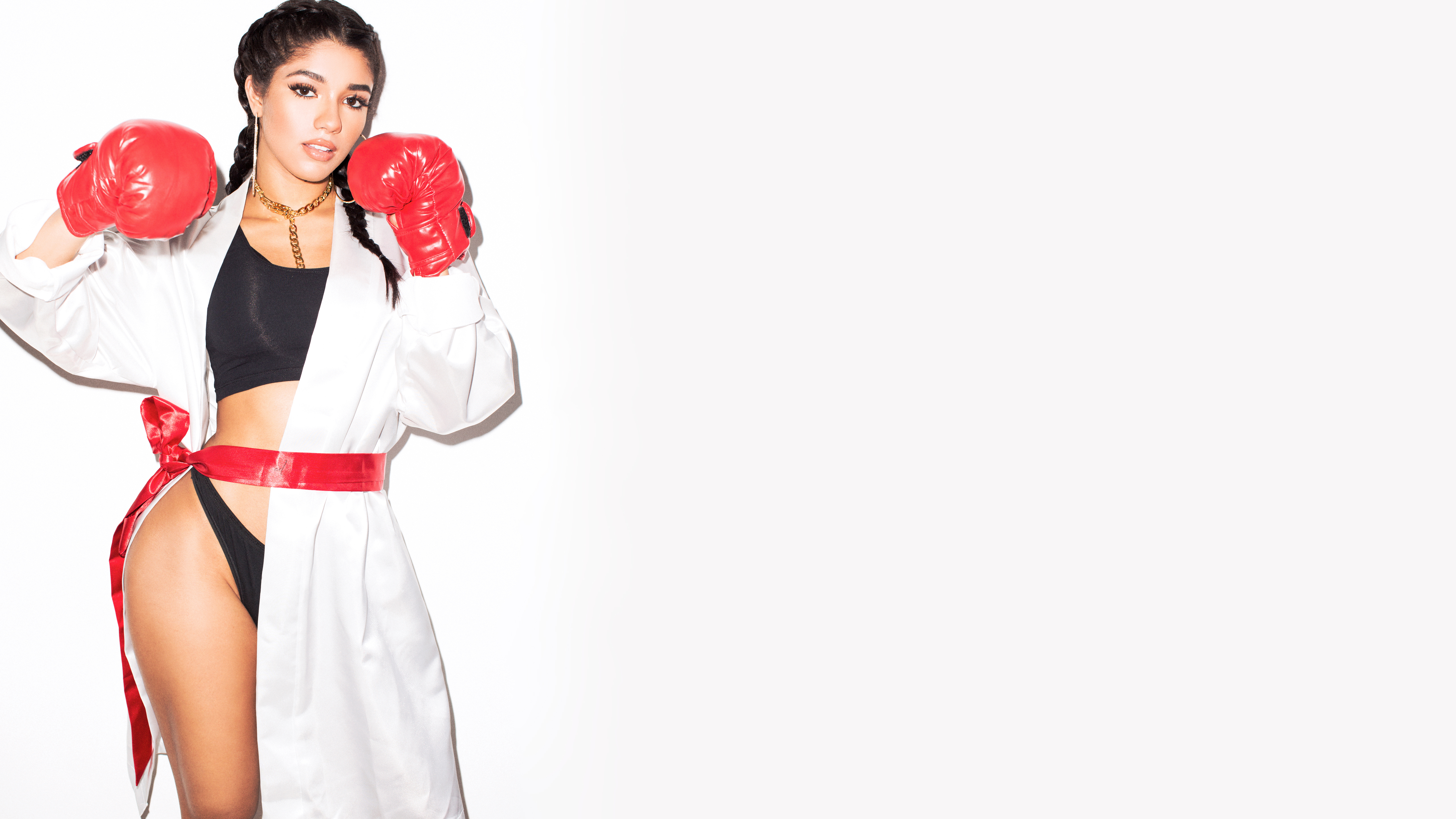 People 5120x2880 Yovanna Ventura brunette model simple background boxing gloves robes women