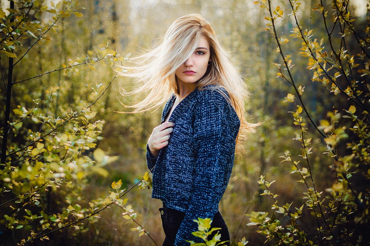 People 1200x796 women women outdoors blonde looking at viewer blue jacket model outdoors hair over one eye plants dyed hair long hair face portrait