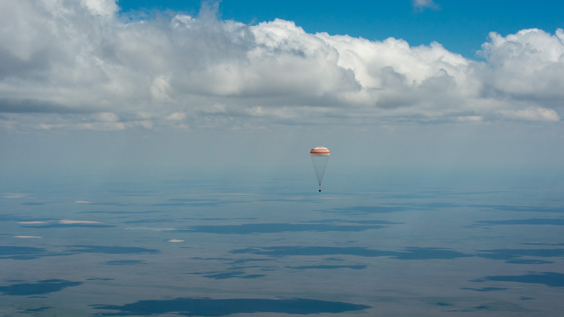 General 1920x1080 Roscosmos NASA Soyuz parachutes sky