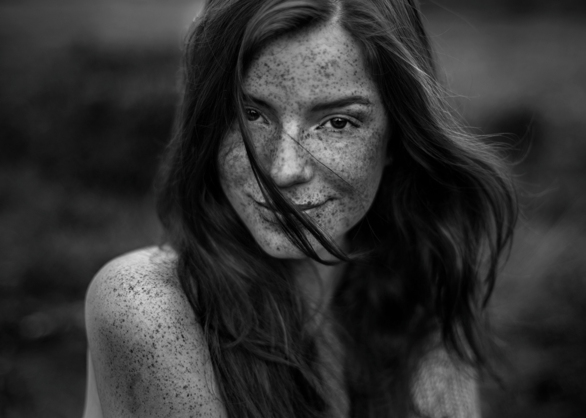 People 2048x1463 women monochrome windy face freckles hair in face smiling closeup portrait women outdoors outdoors looking at viewer