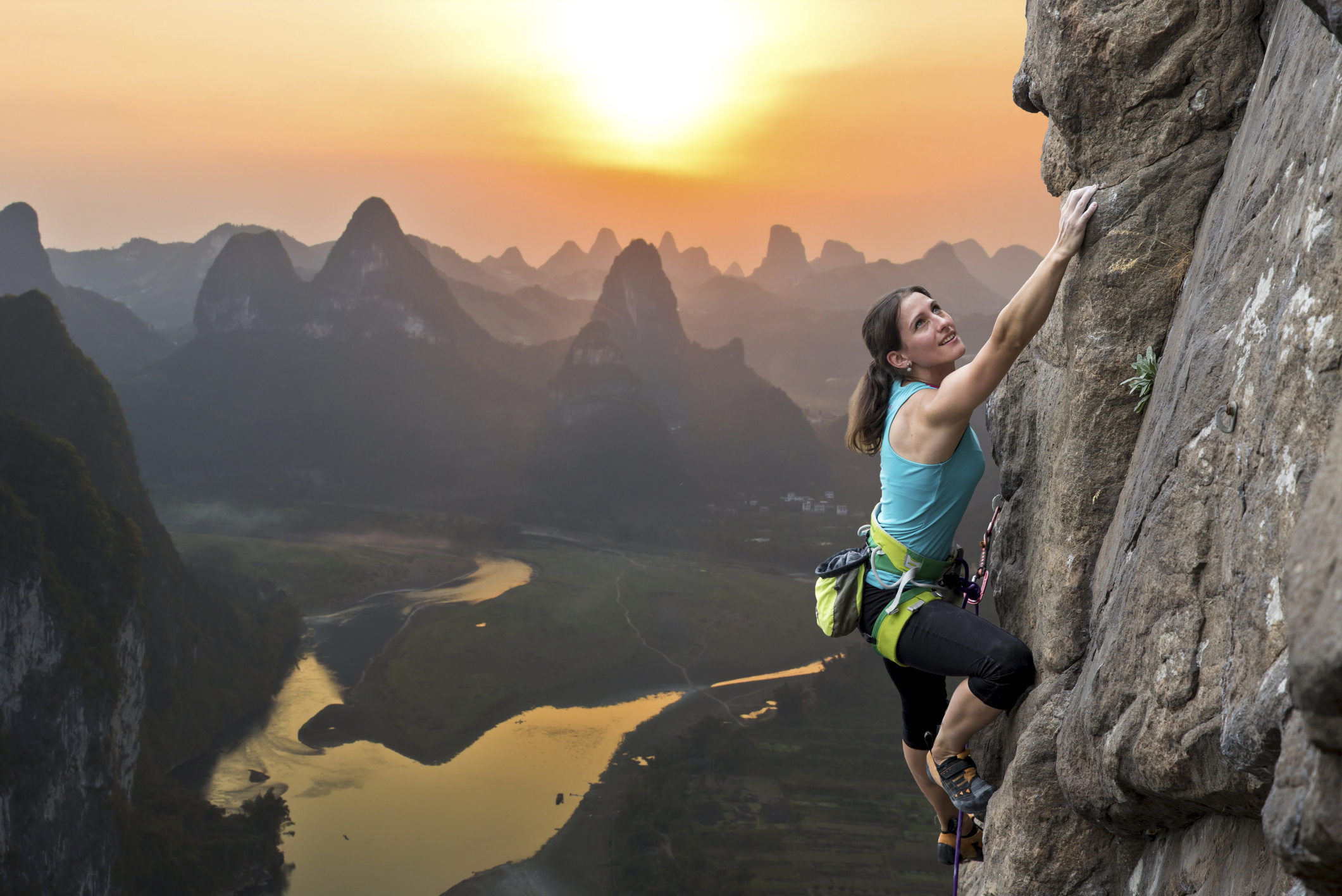 People 2121x1416 women climbing mountains blue tops brunette rock climbing looking up