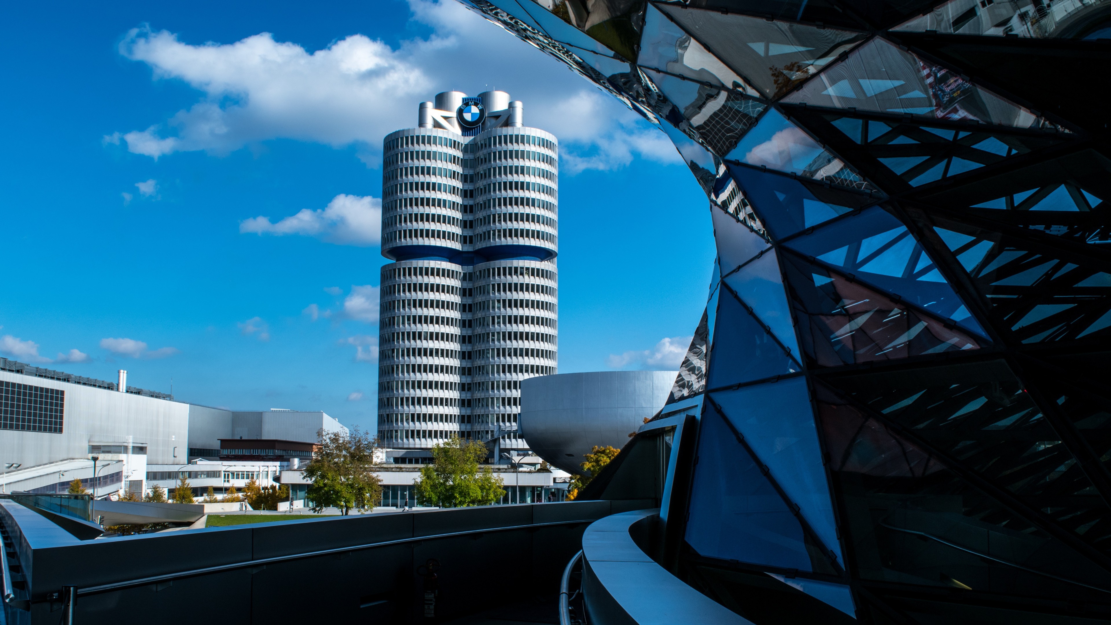 General 3840x2160 architecture building modern skyscraper glass balcony clouds cityscape museum Munich BMW Germany
