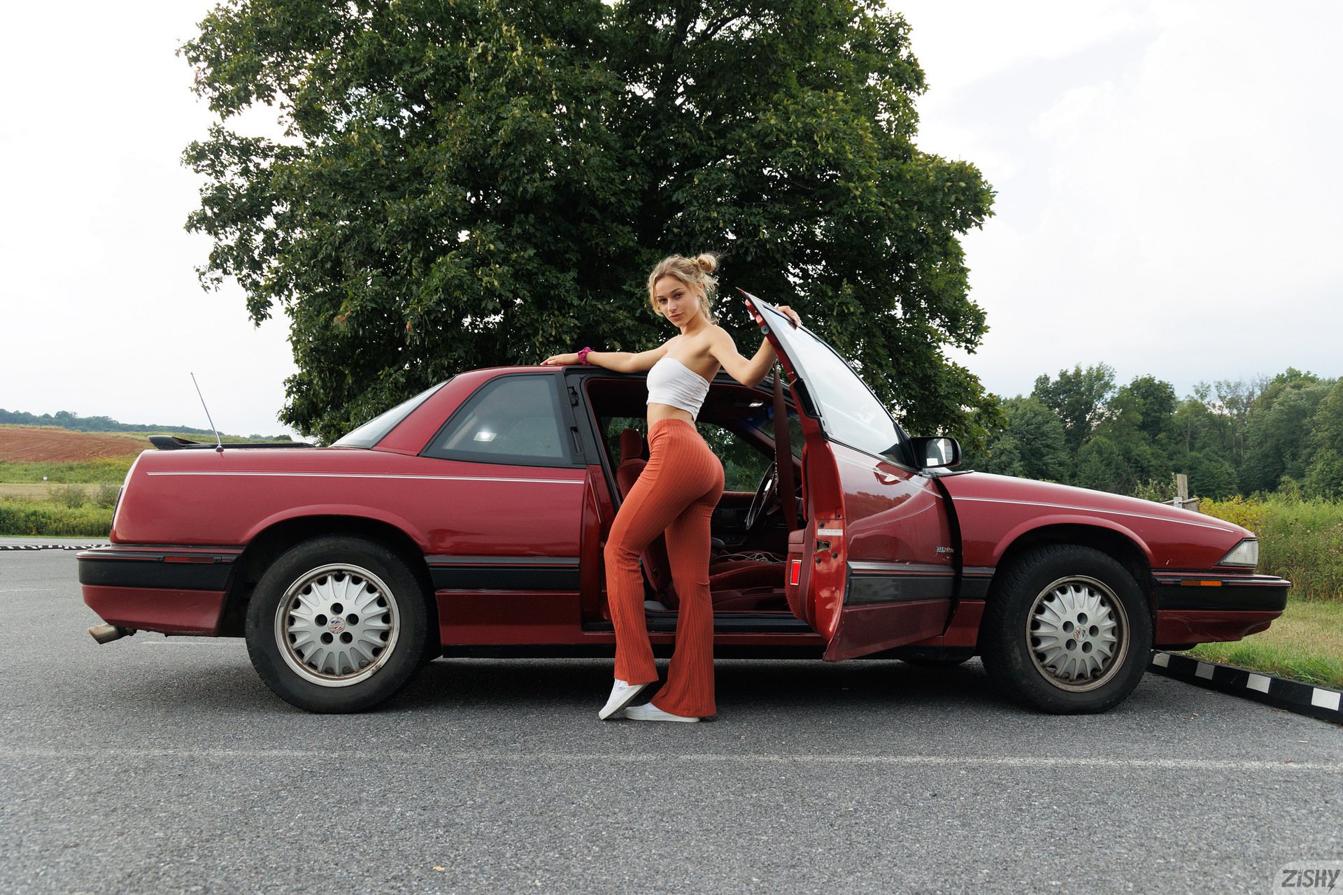People 1920x1280 Jezebel Madd blonde Zishy women model crop top ass looking at viewer standing women outdoors women with cars curvy car no bra white sneakers Vans (Company)