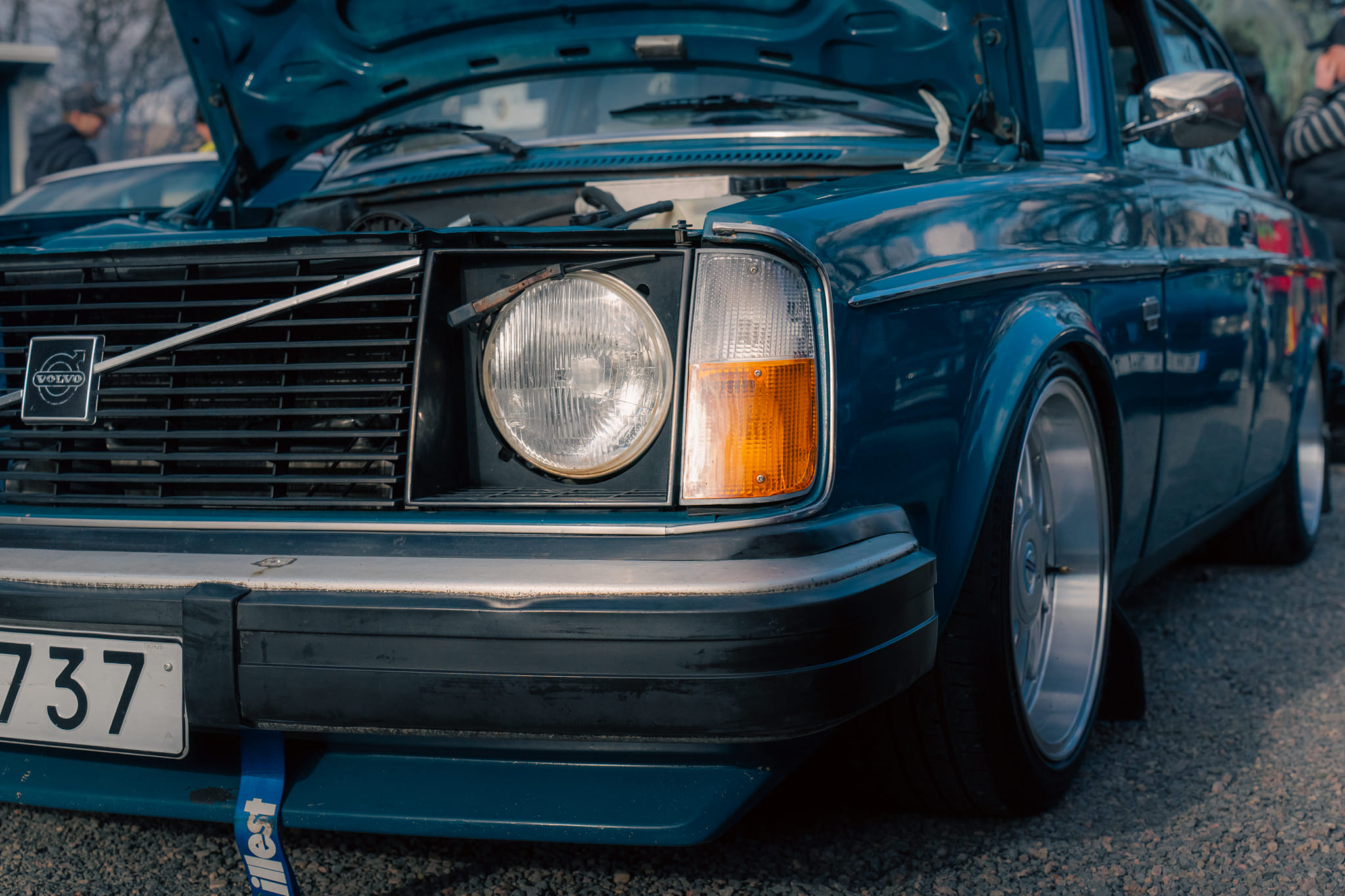 General 2048x1365 Volvo Volvo 240 Sweden Swedish cars car frontal view reflection