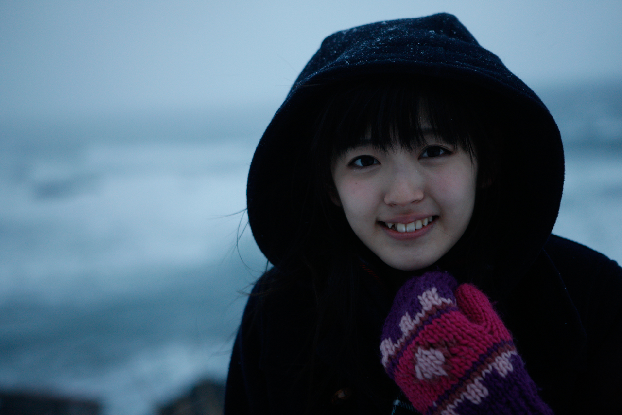 People 1280x853 Airi Suzuki outdoors black hair mittens women Japanese women Japanese Asian