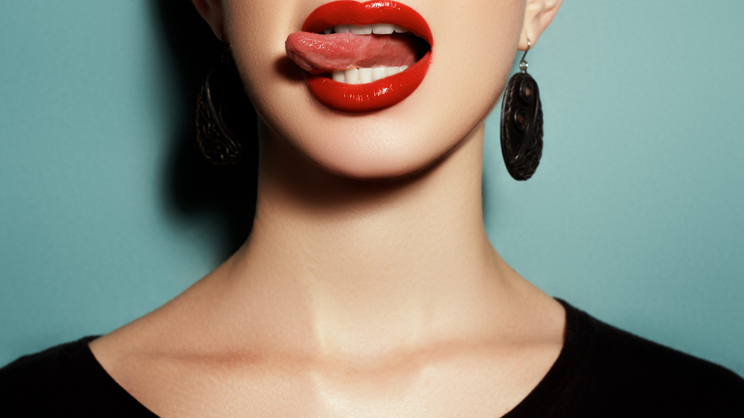 People 2560x1440 women model face mouth open mouth red lipstick tongues tongue out black top simple background juicy lips