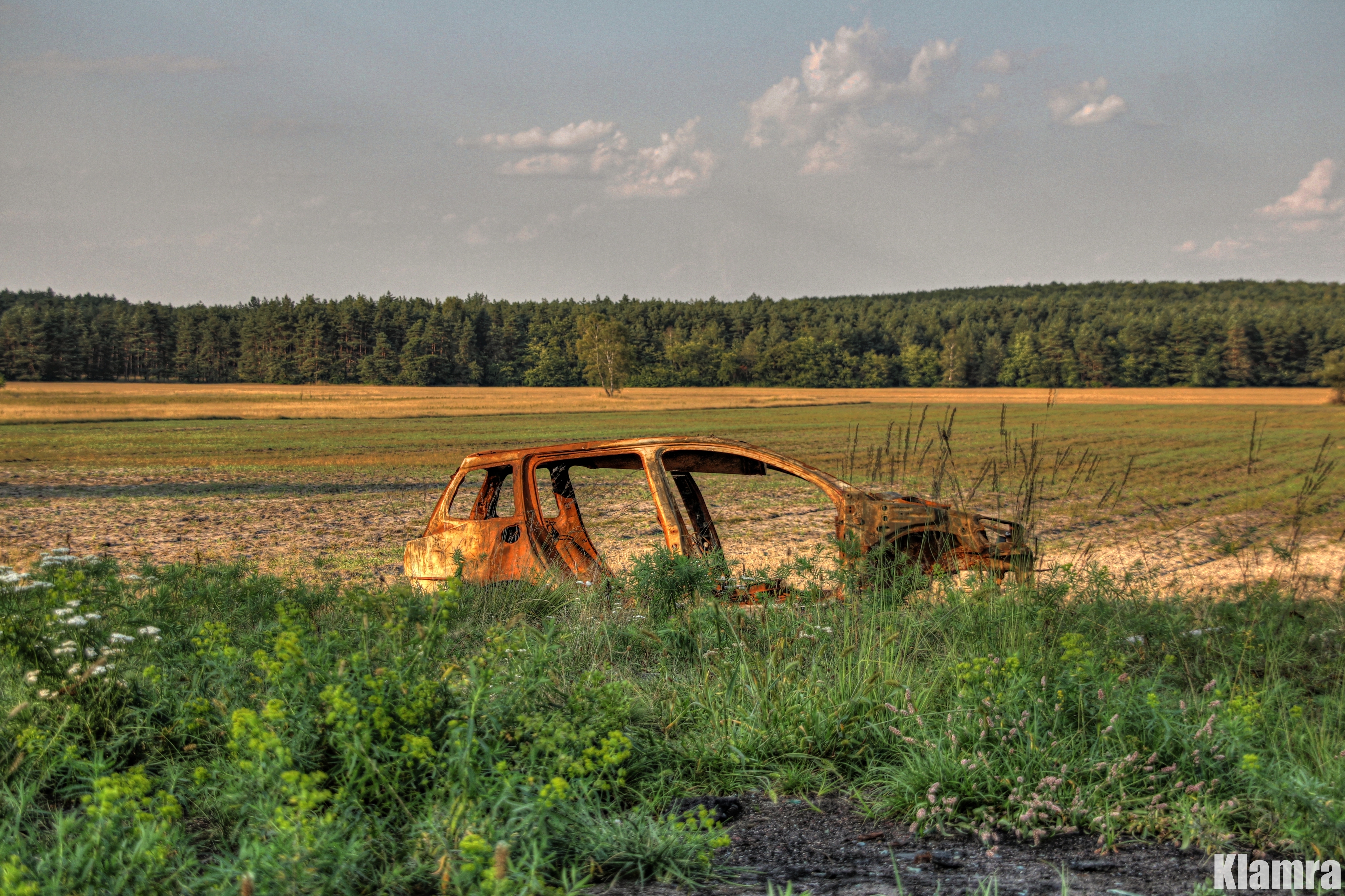General 5183x3454 Poland car abandoned wreck vehicle outdoors field