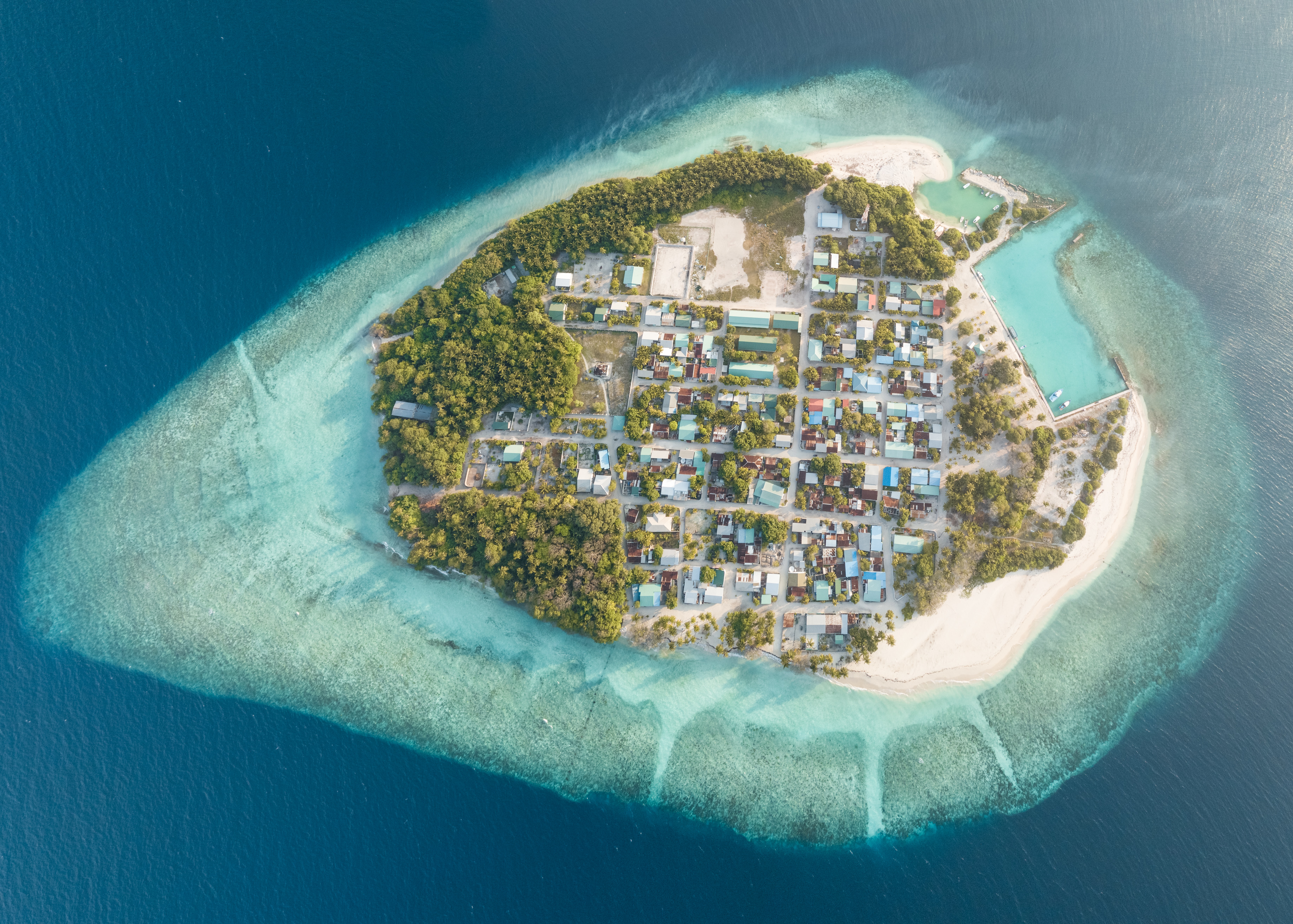 General 7365x5264 island Maldives aerial view atols